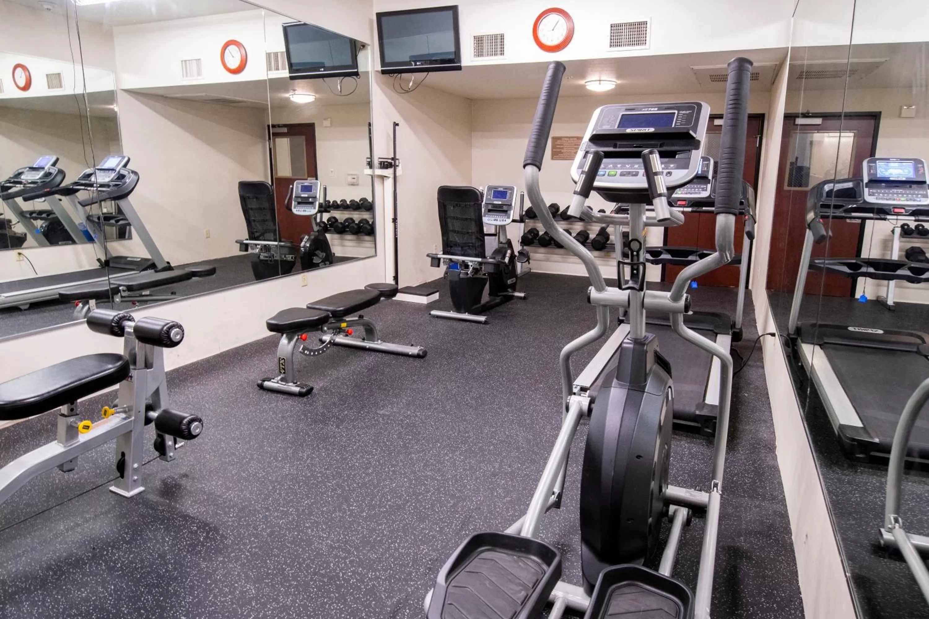 Fitness centre/facilities in Comfort Inn & Suites Near Medical Center