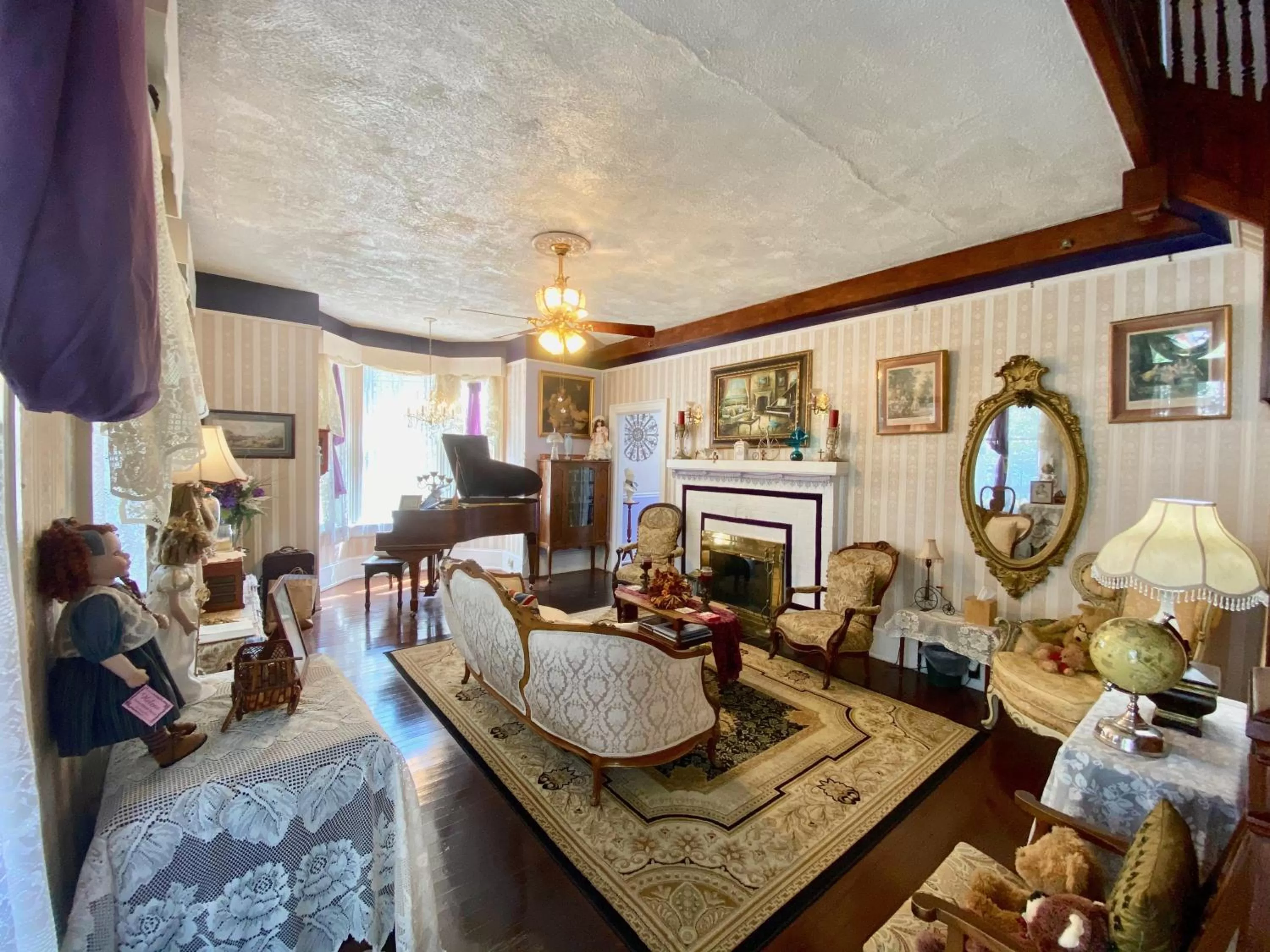 Decorative detail in Penny Farthing Inn