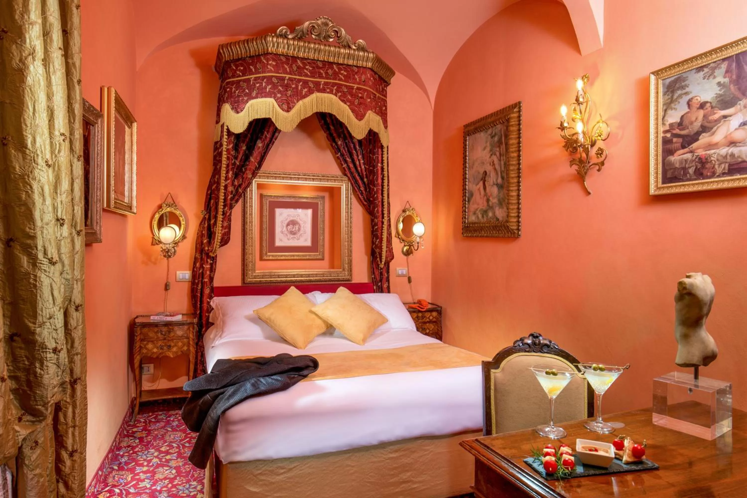 Decorative detail, Bed in Boutique Hotel Campo de' Fiori