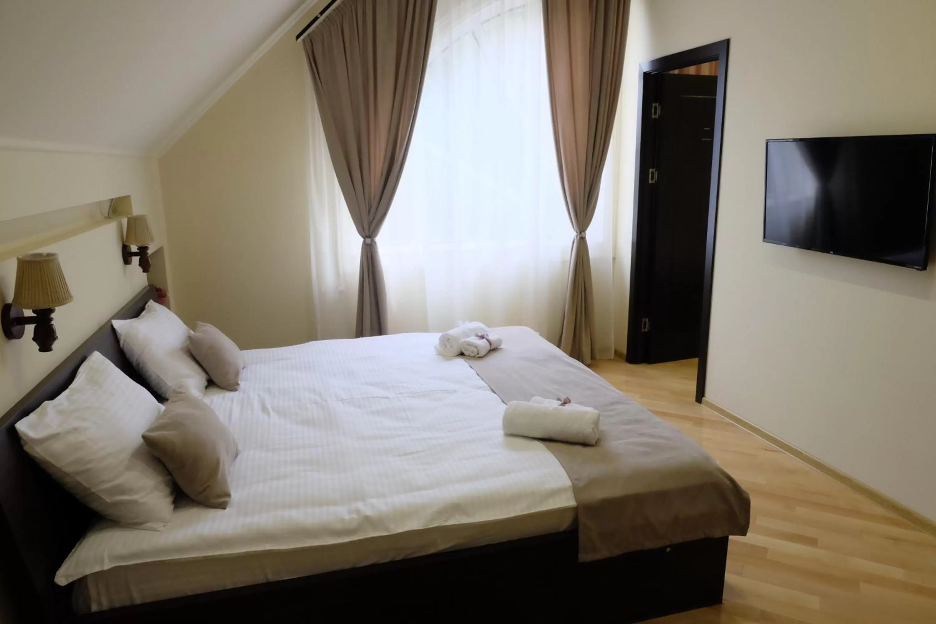 Photo of the whole room, Bed in S&L Boutique Hotel