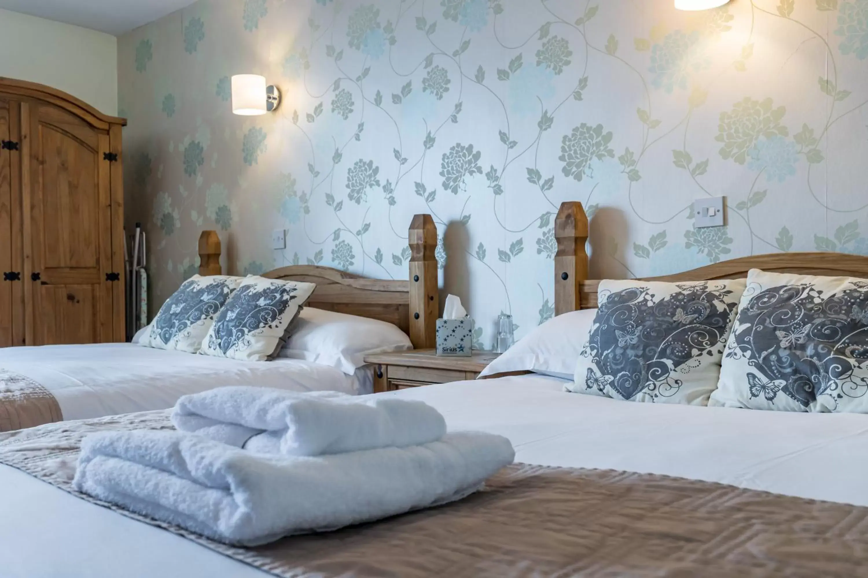 Superior Twin Room in The Littleton Arms Superior Twin Room in The Littleton Arms