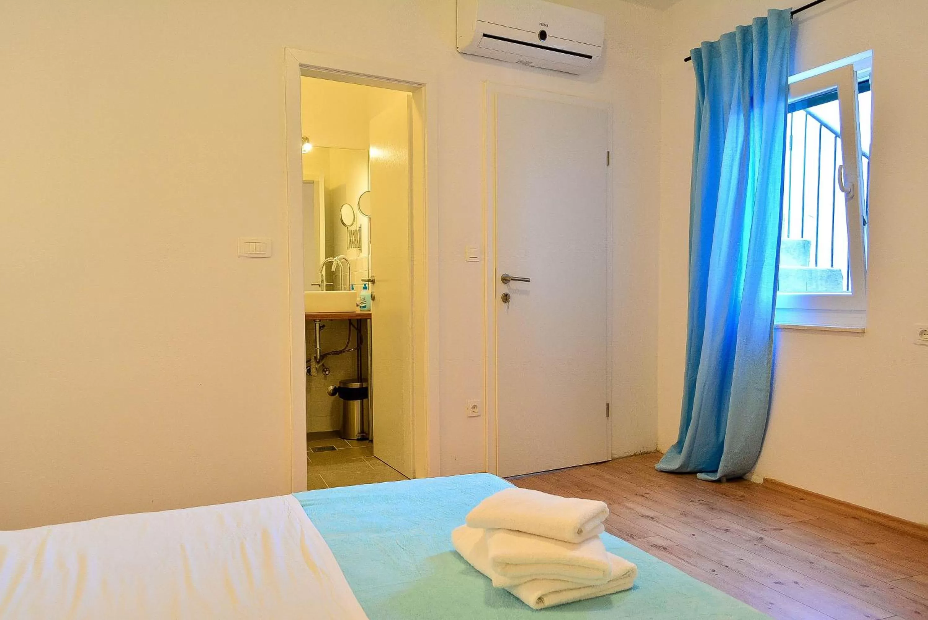 Bedroom, Bed in Golden B&B