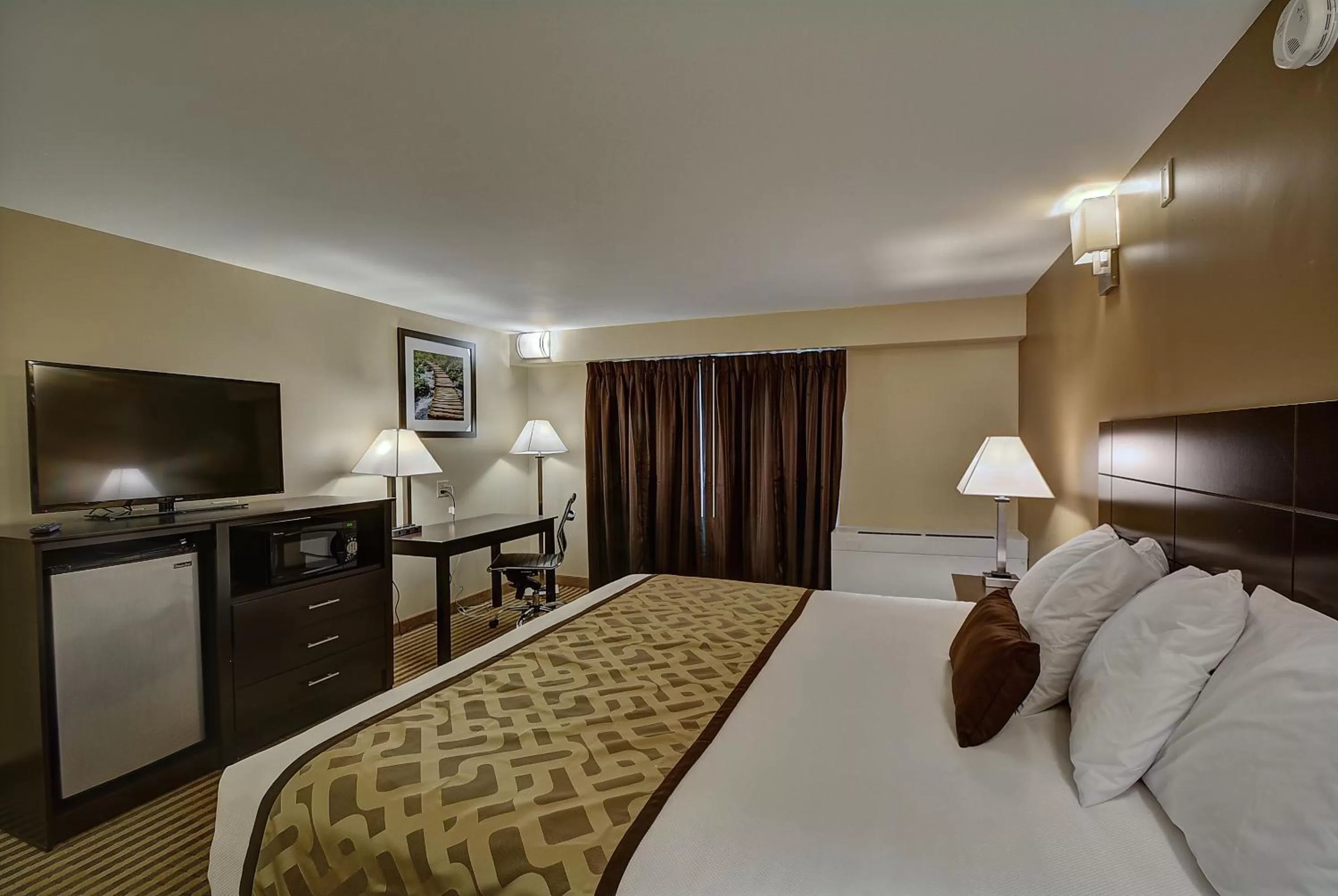 Bedroom, Bed in The Putney Inn