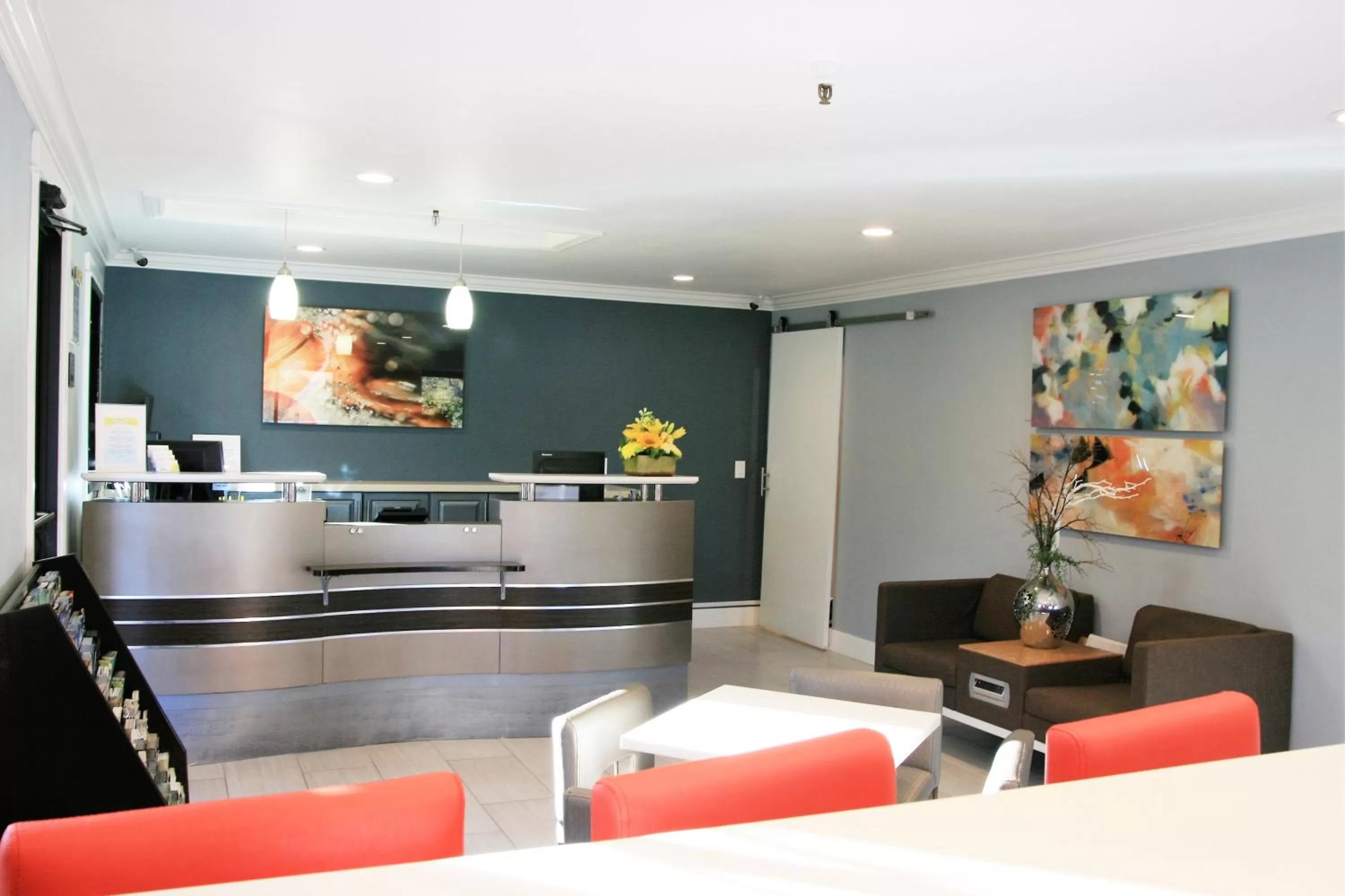 Lobby or reception in Days Inn by Wyndham Pinole Berkeley