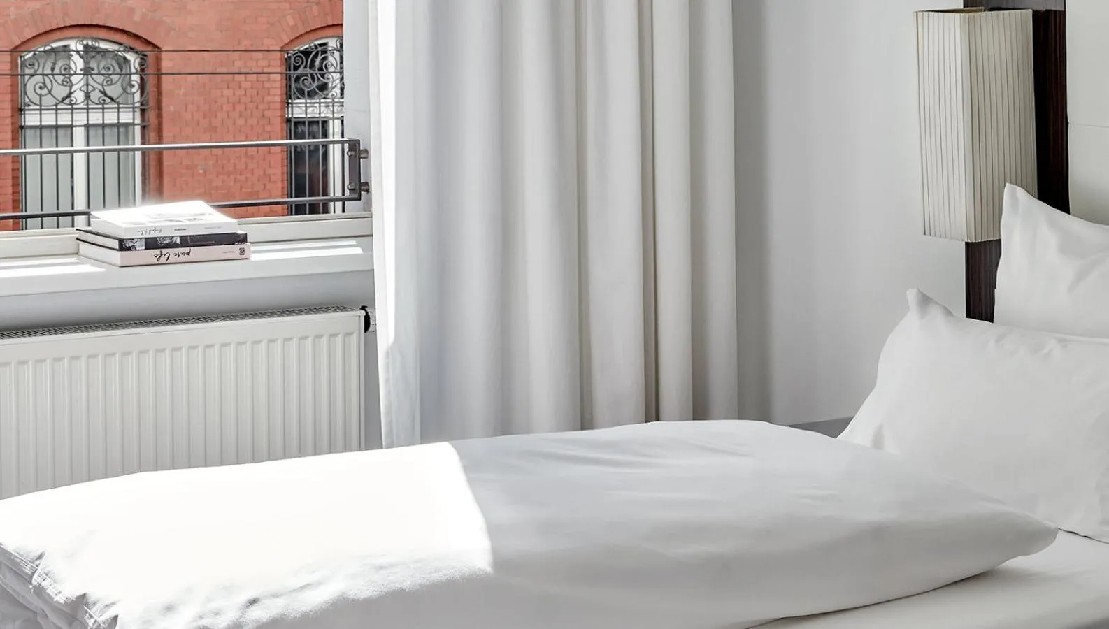 Bed in The Pure, Frankfurt, a Member of Design Hotels