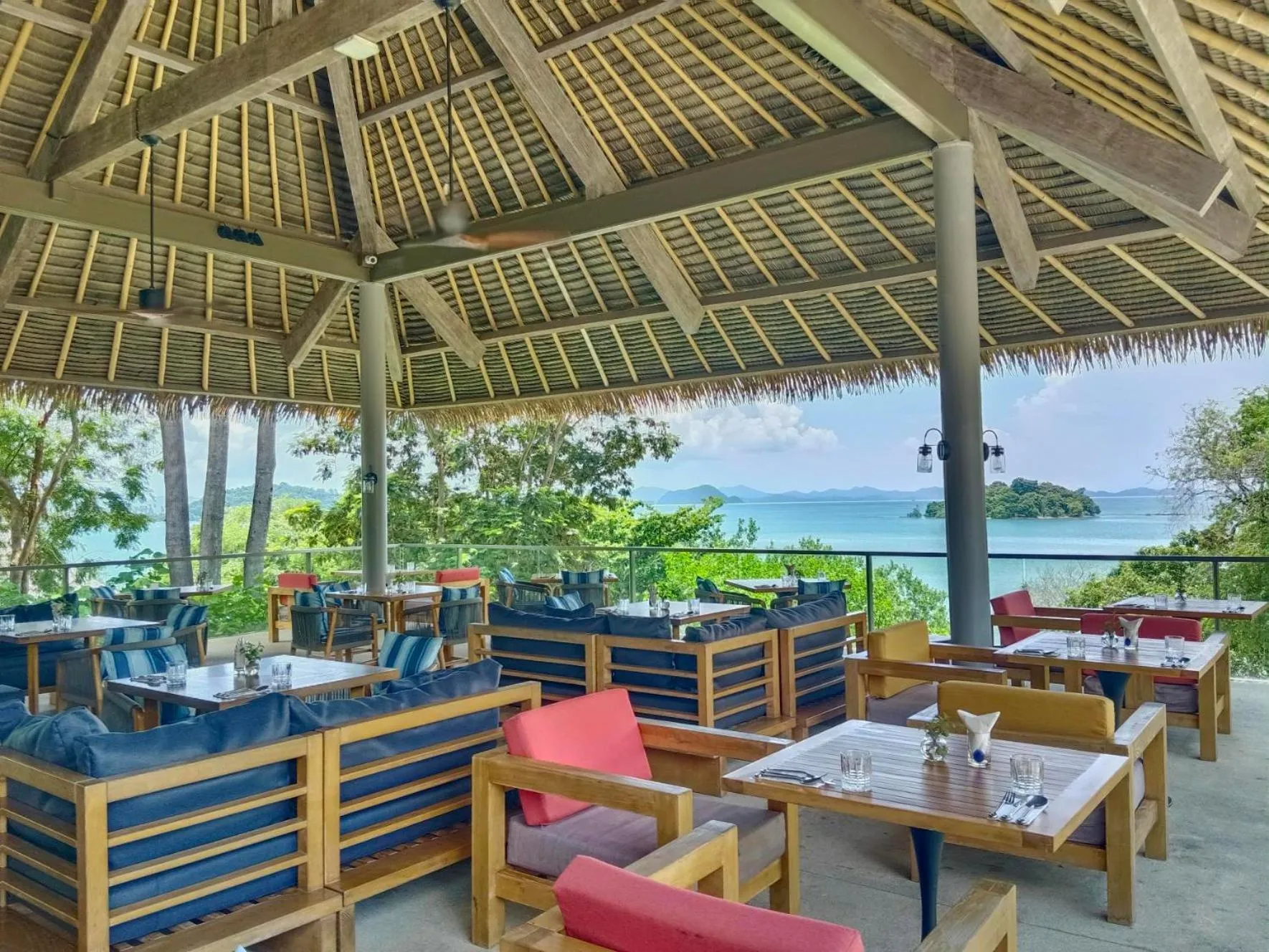 Restaurant/places to eat in Island Escape Burasari