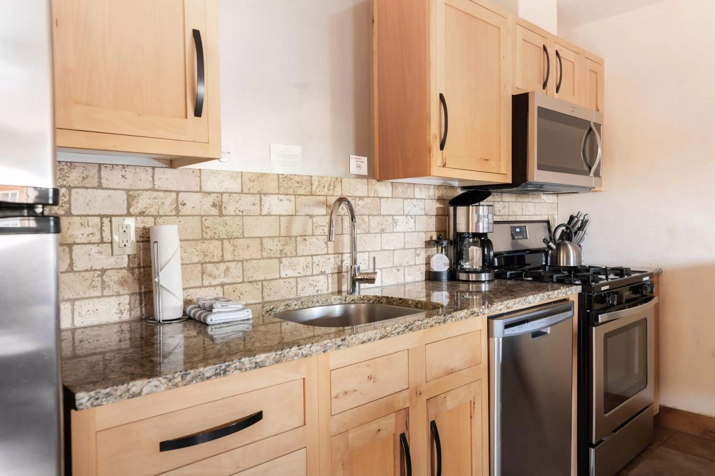 Kitchen or kitchenette, Kitchen/Kitchenette in Wall Street Suites