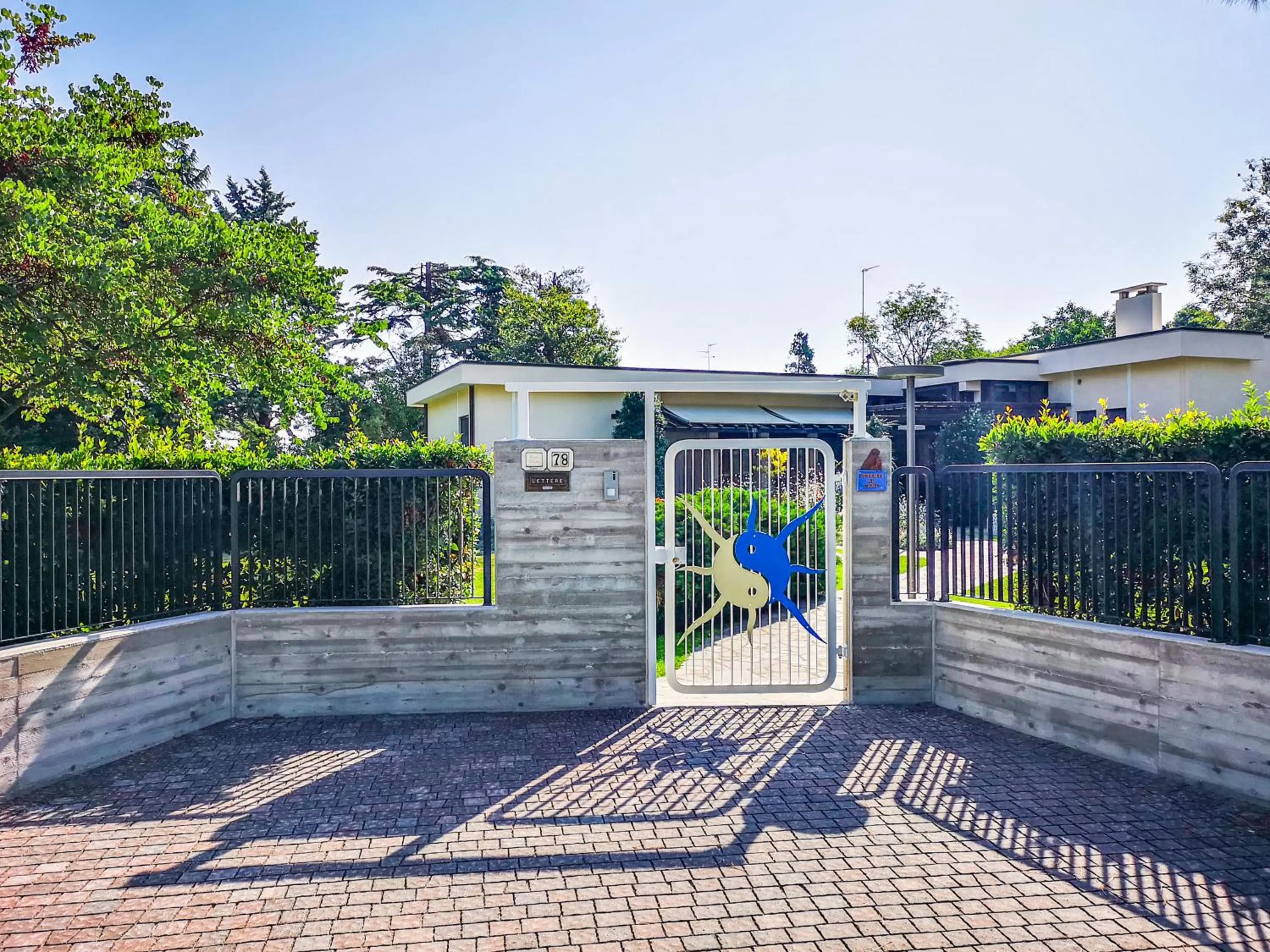 Facade/entrance in Al Villino del Sole
