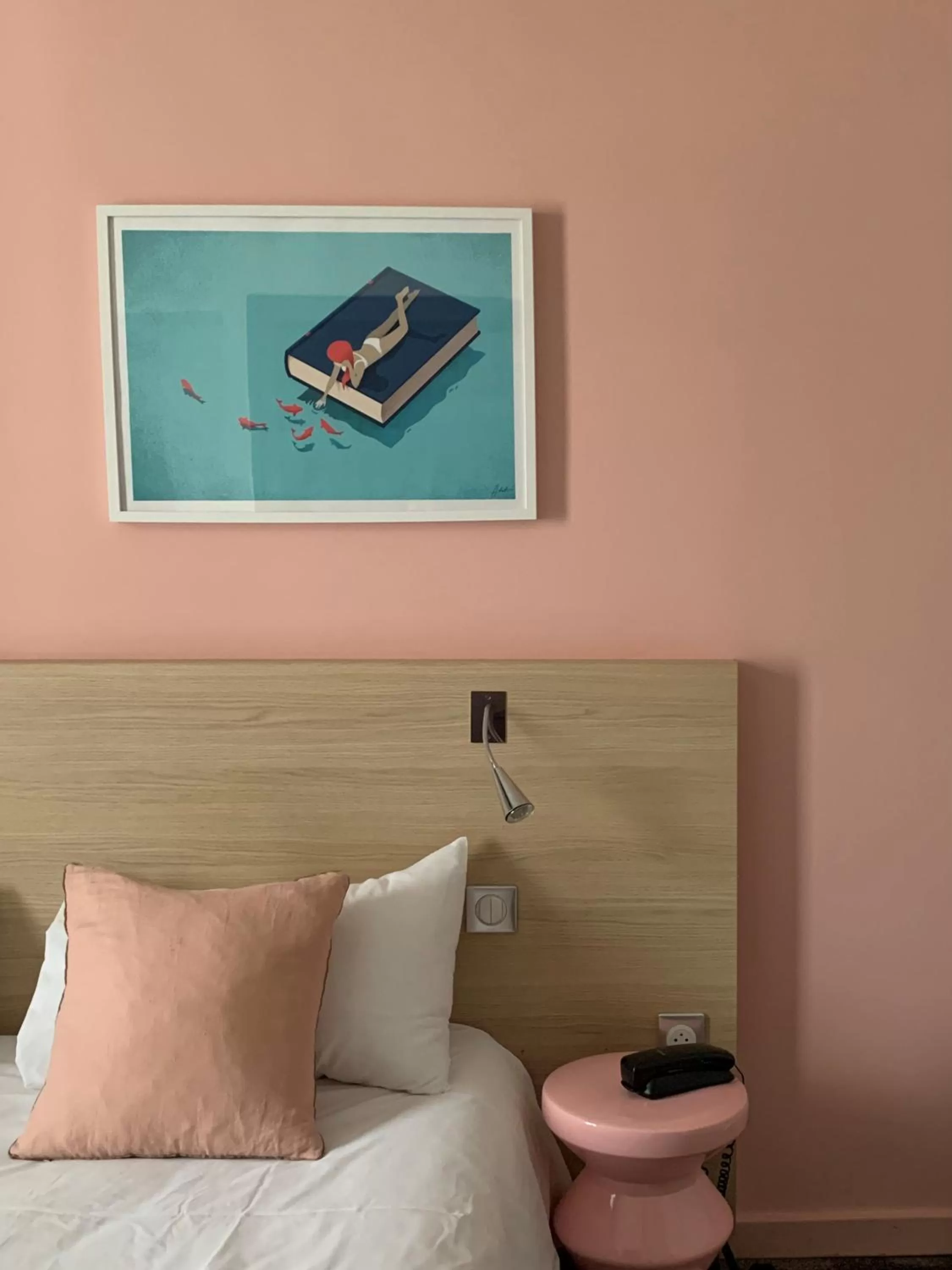 Decorative detail, Bed in Urban Jungle Hôtel Orleans