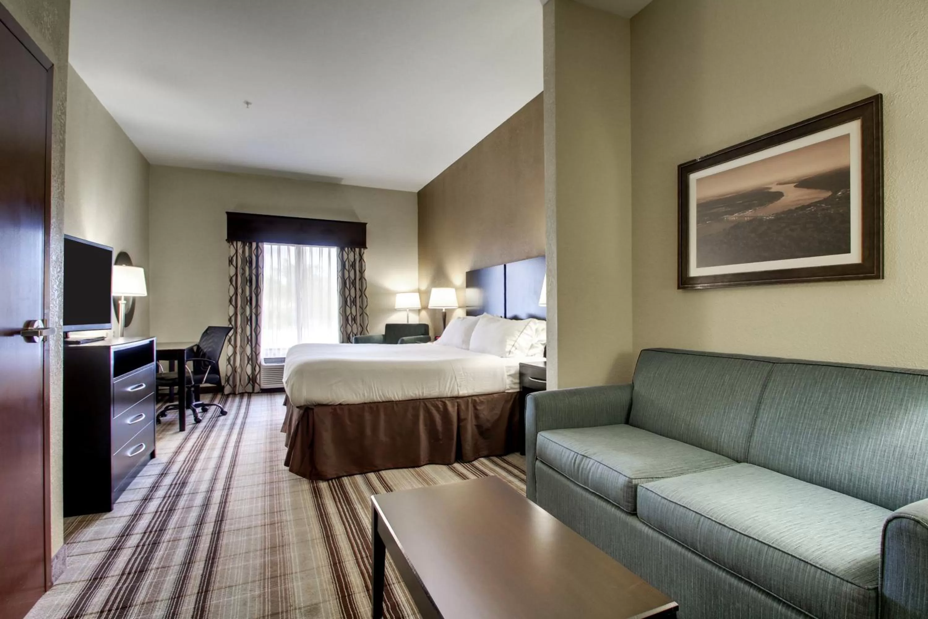 Photo of the whole room, Bed in Holiday Inn Express Natchez South West by IHG