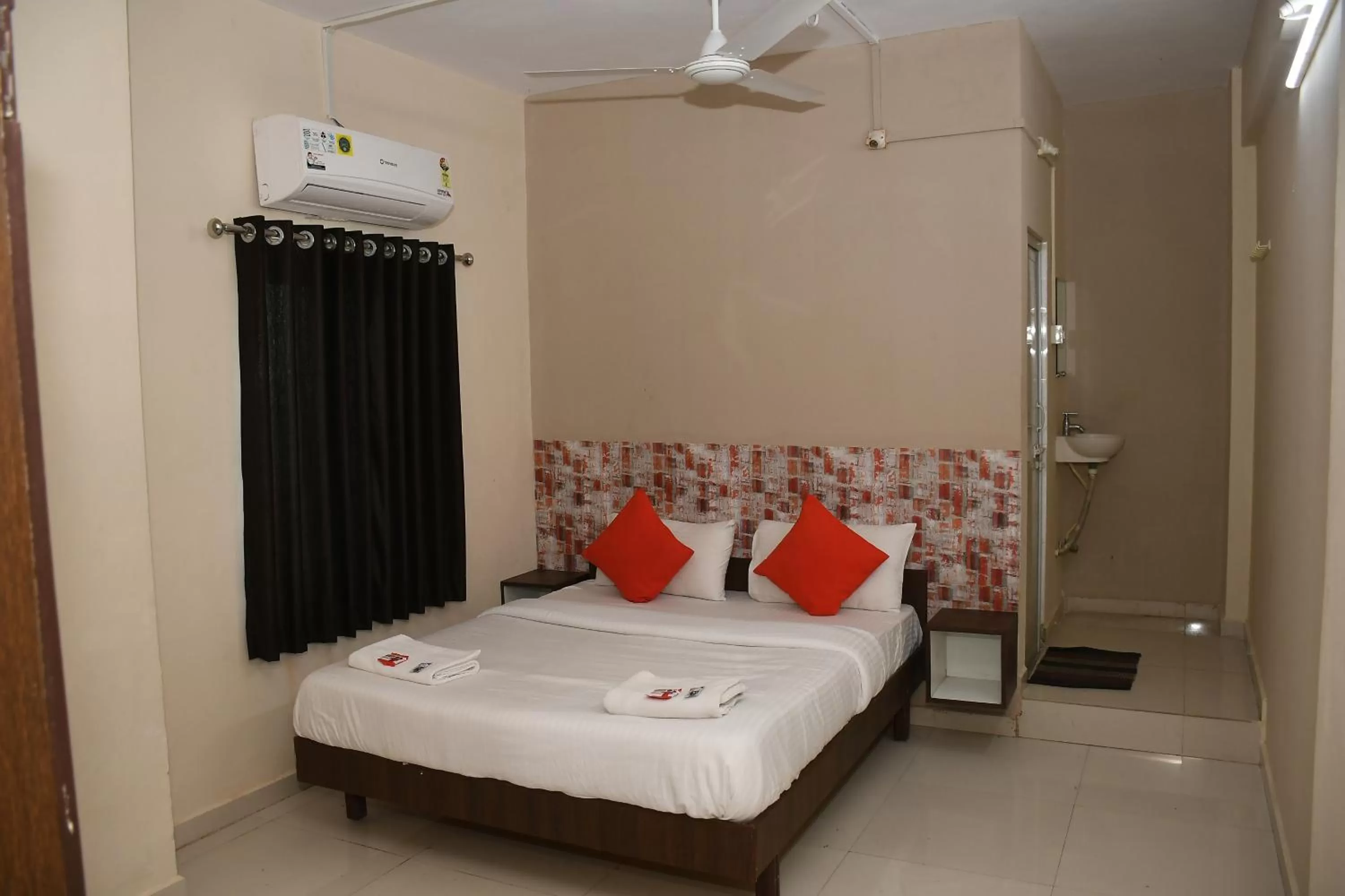 Bed in Hotel Nawanagar Residency