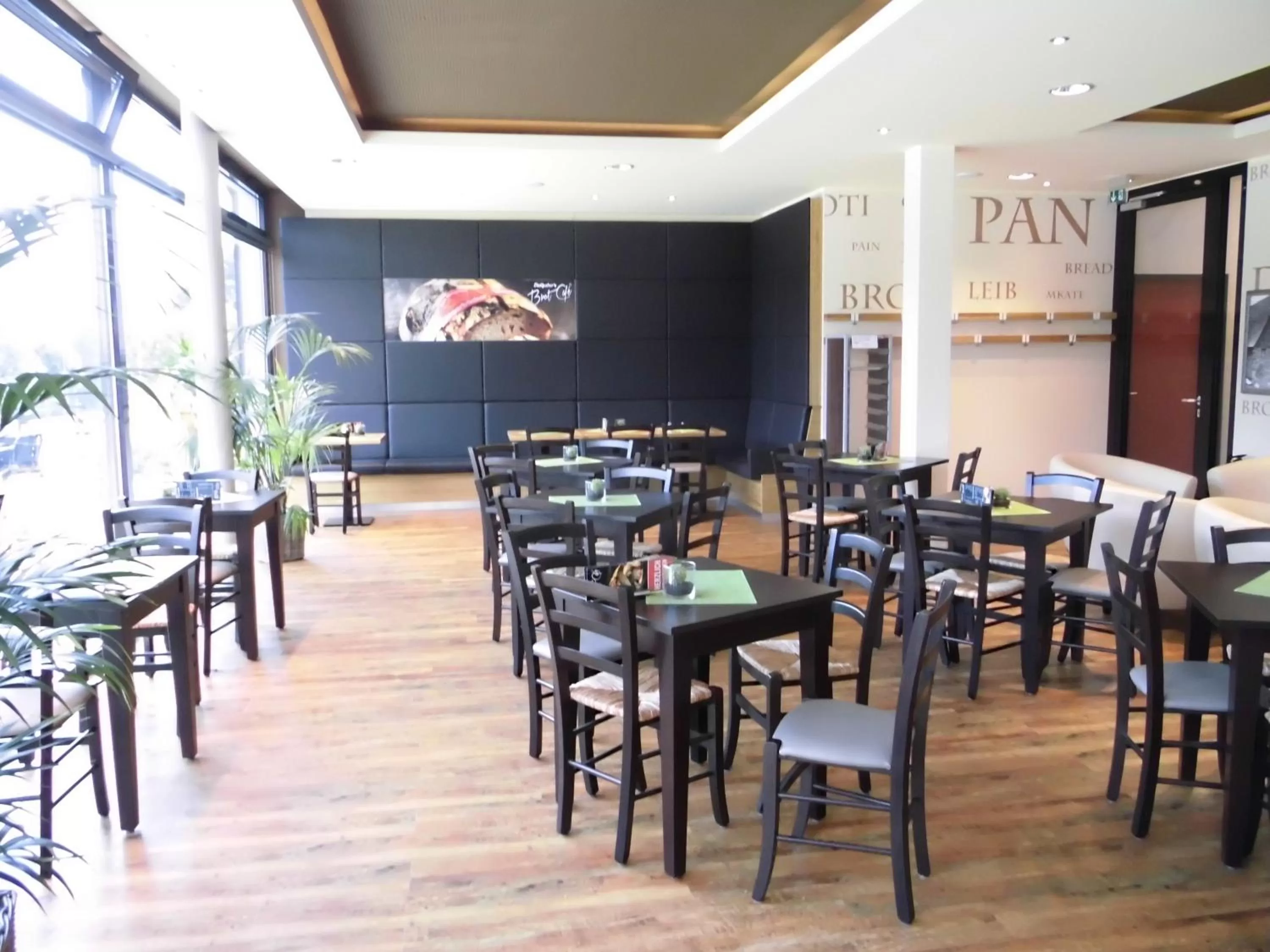 Restaurant/places to eat in Campushotel