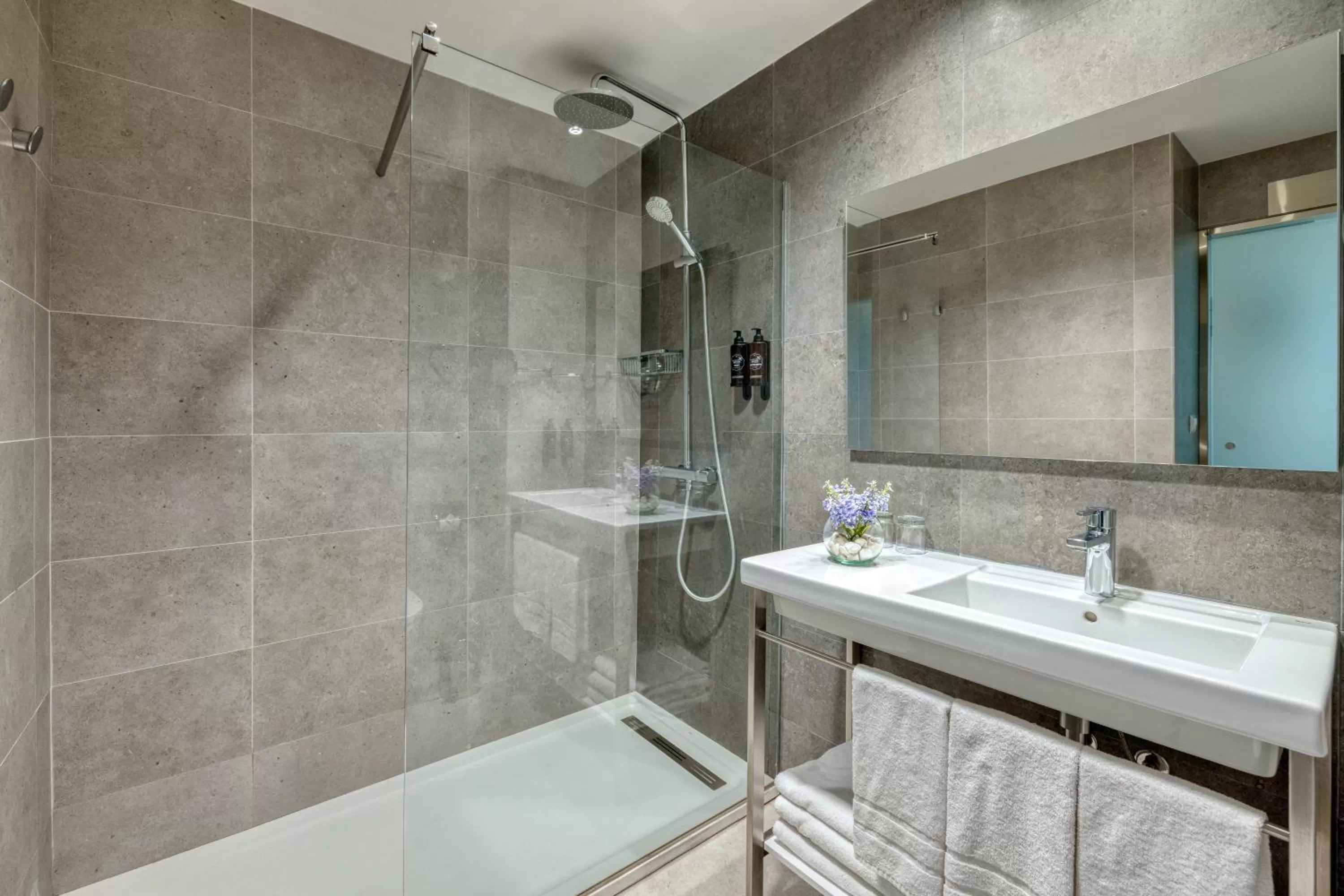 Bathroom in Virgen de los Reyes