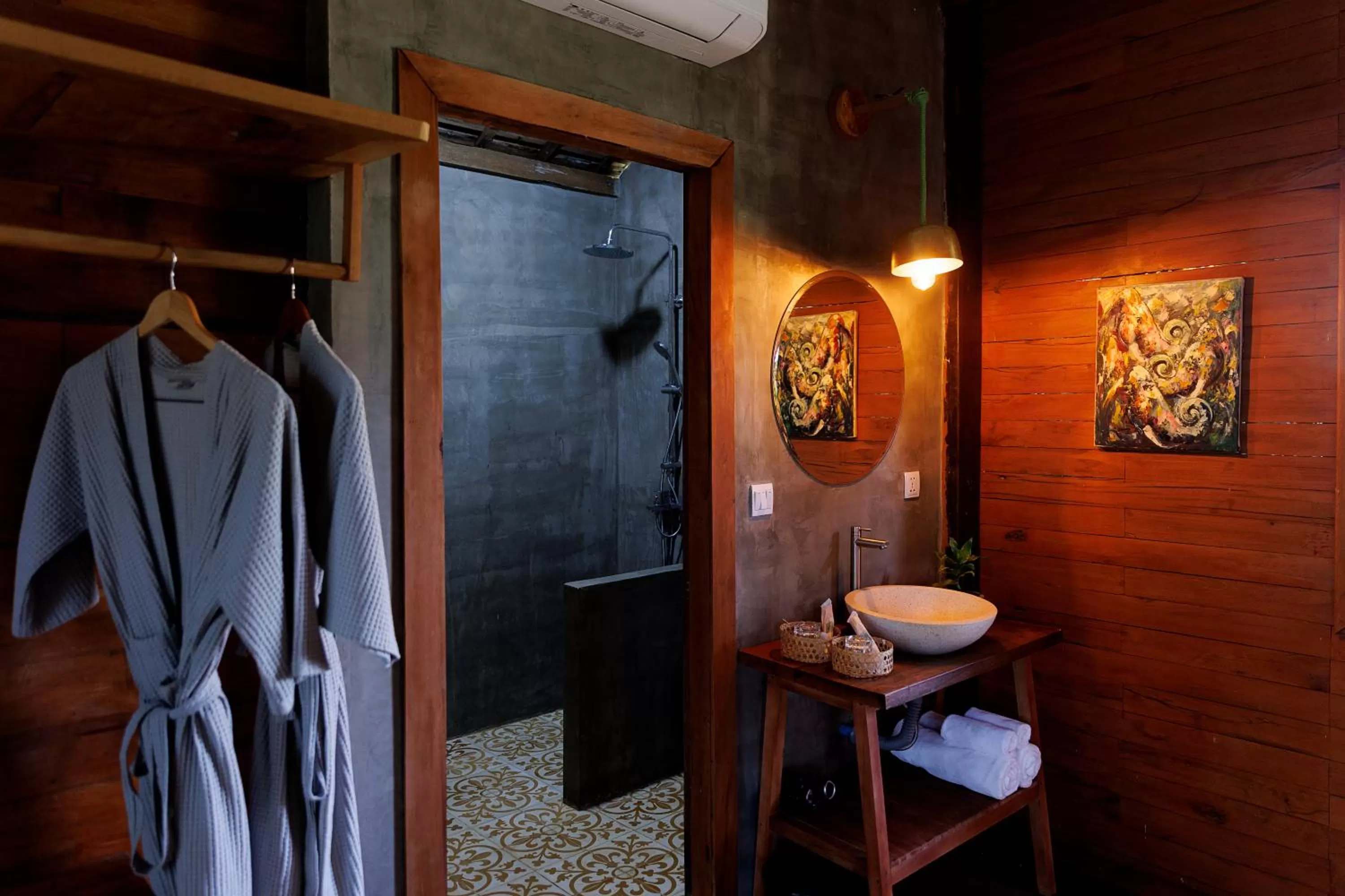 Shower in Dontrei Villa Angkor