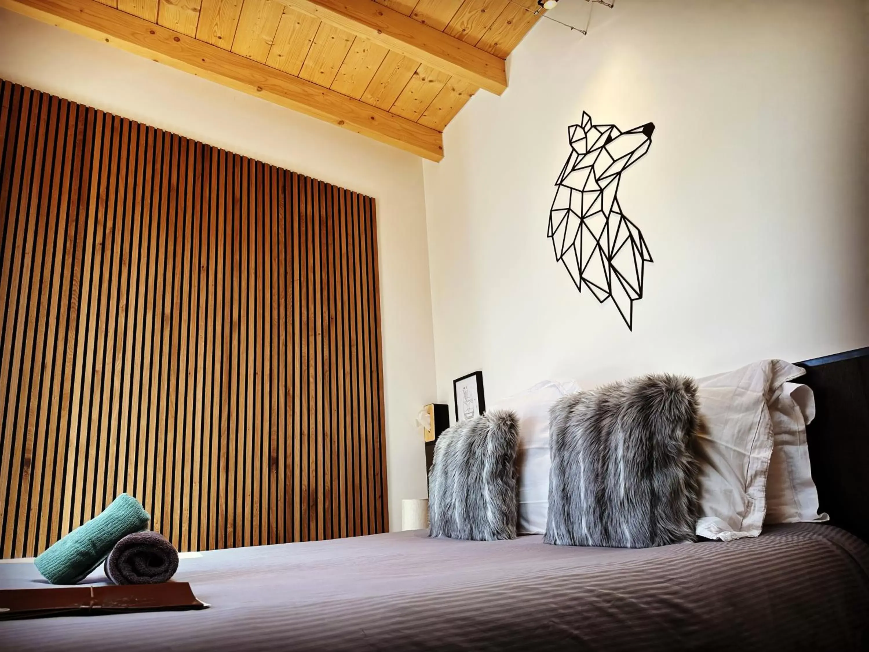 Deluxe Double Room with Shower in La Villa d'Hélène 2 - Chambres d'hôtes BnB et Appartements - Cluses Deluxe Double Room with Shower in La Villa d'Hélène 2 - Chambres d'hôtes BnB et Appartements - Cluses