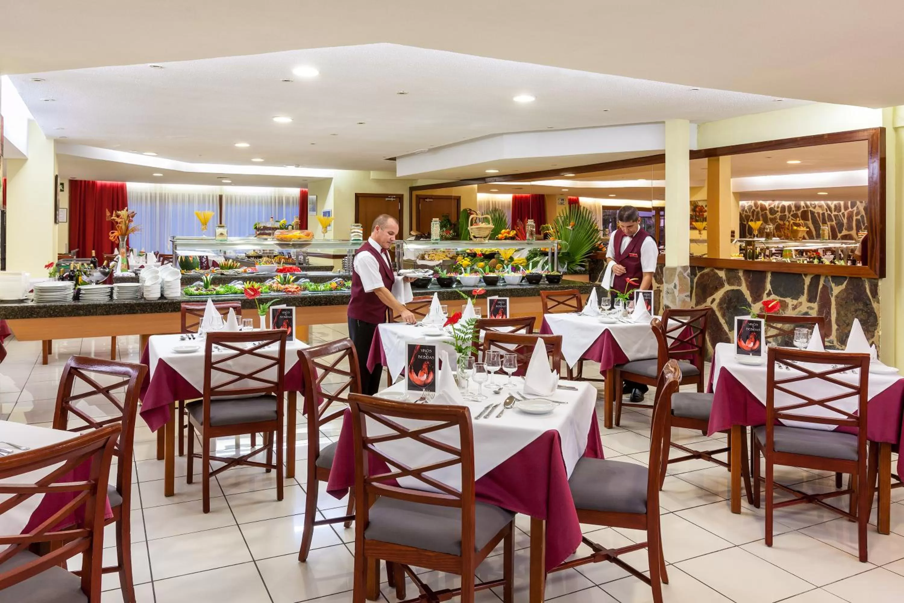 Restaurant/places to eat in Apartamentos Masaru