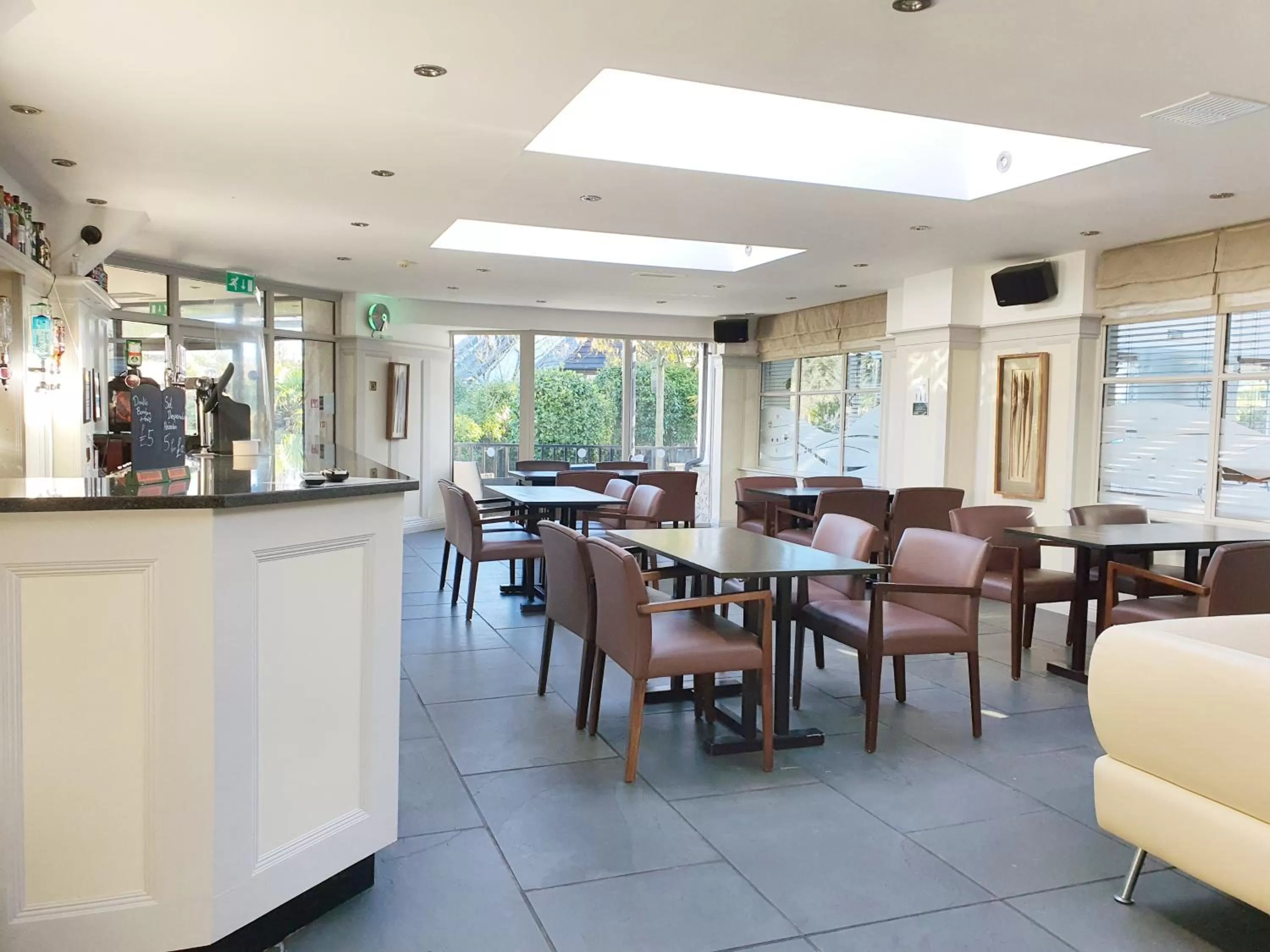 Restaurant/Places to Eat in Hustyns Resort Cornwall