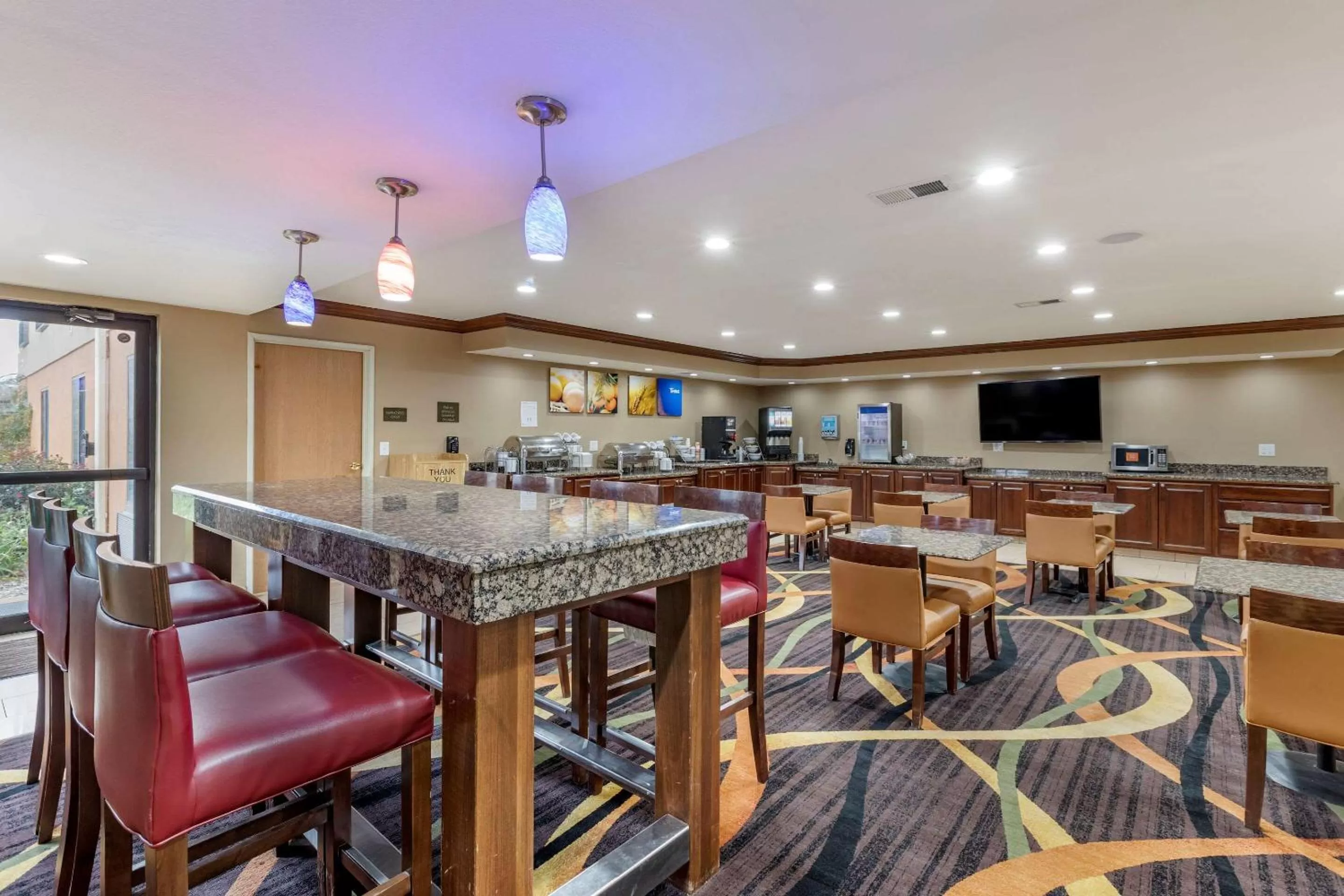 Restaurant/places to eat in Comfort Inn & Suites Cedar Rapids North - Collins Road