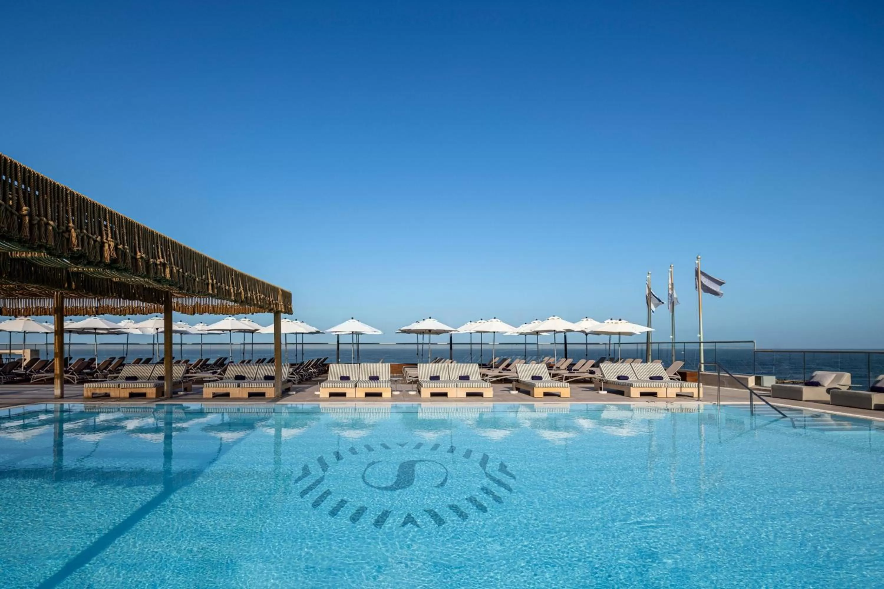 Swimming pool in Sheraton Grand Tel Aviv
