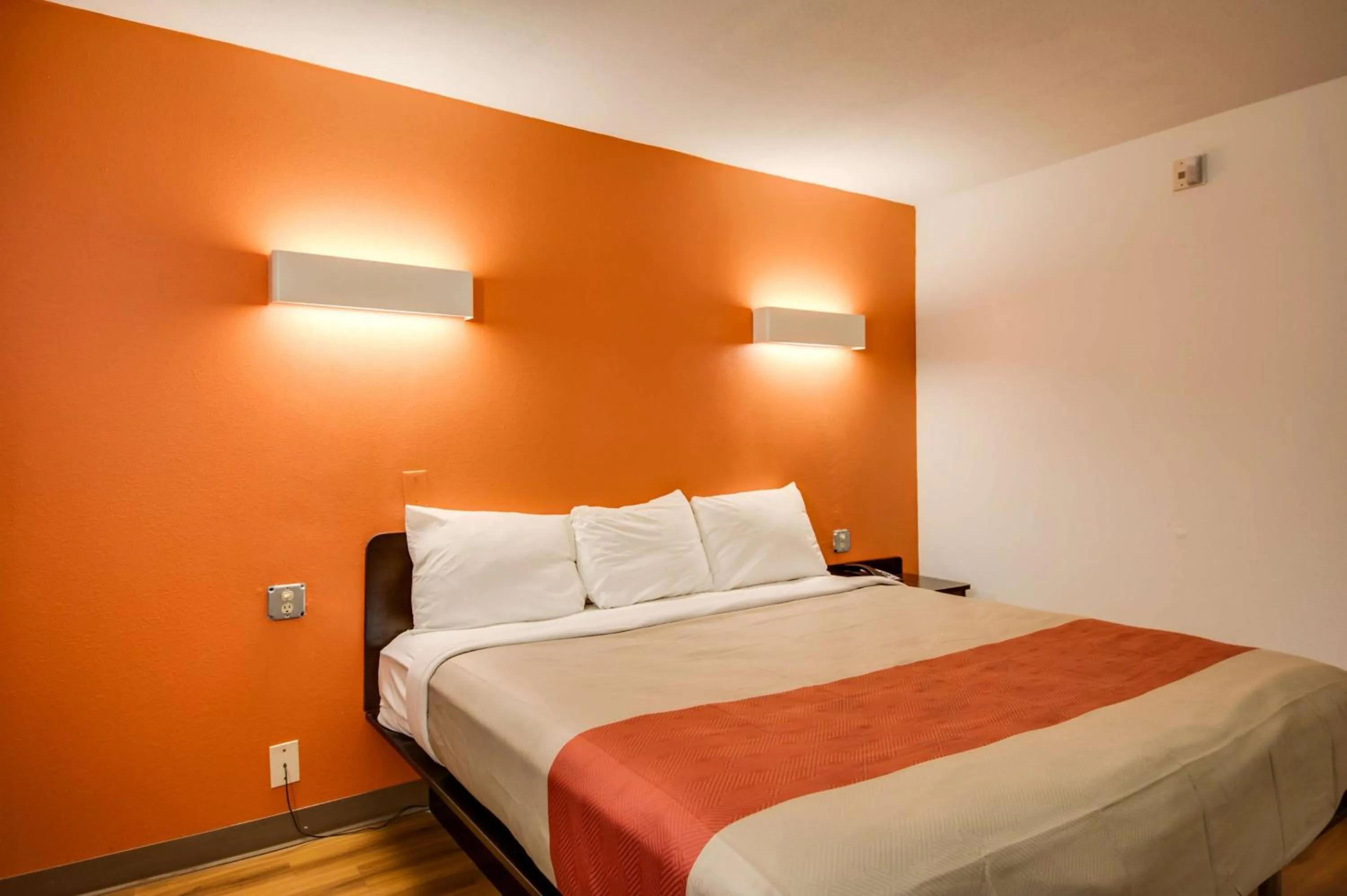 Photo of the whole room, Bed in Motel 6-Jennings, LA