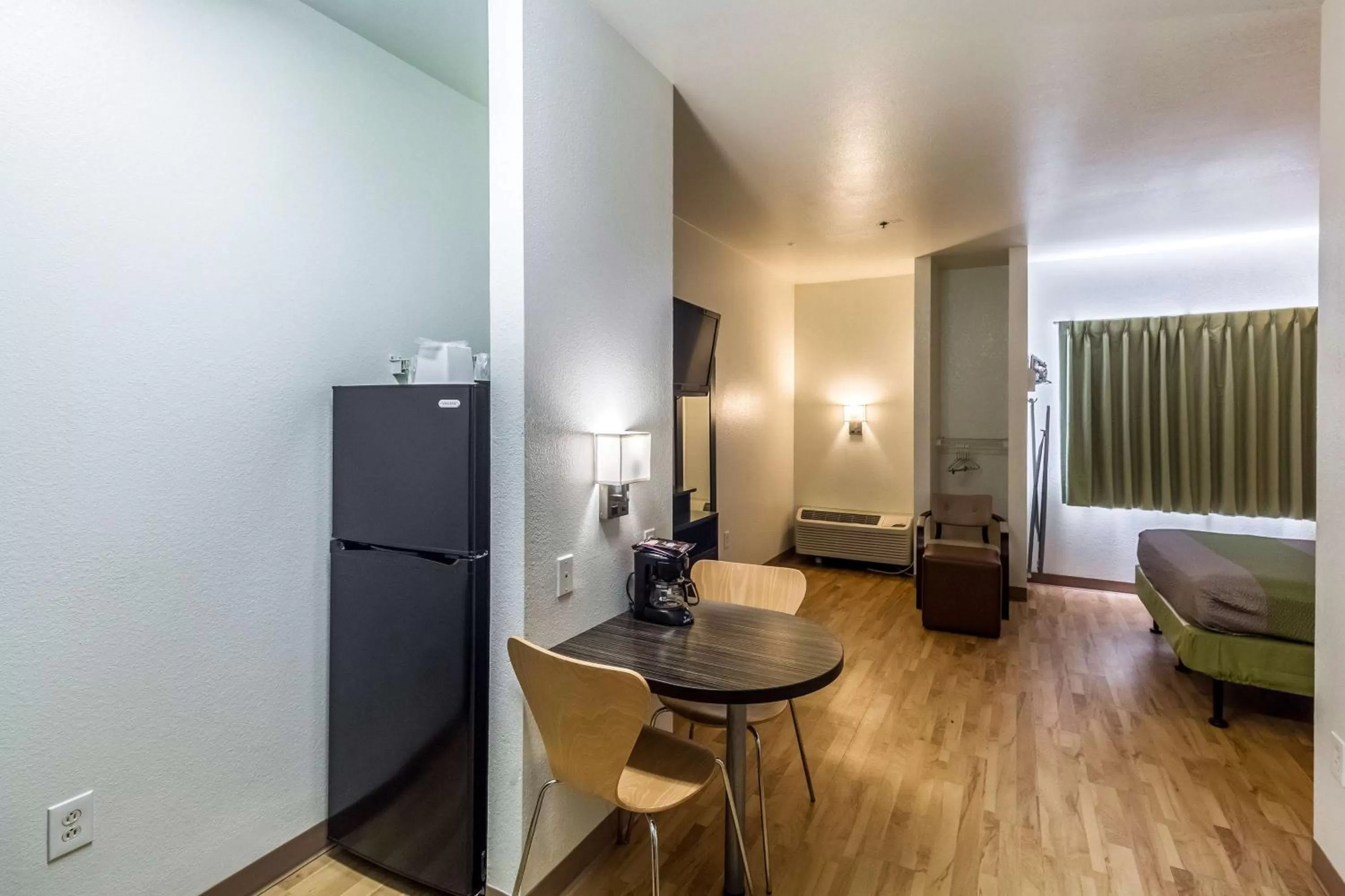 Photo of the whole room, Bed in Studio 6-Mcallen, TX