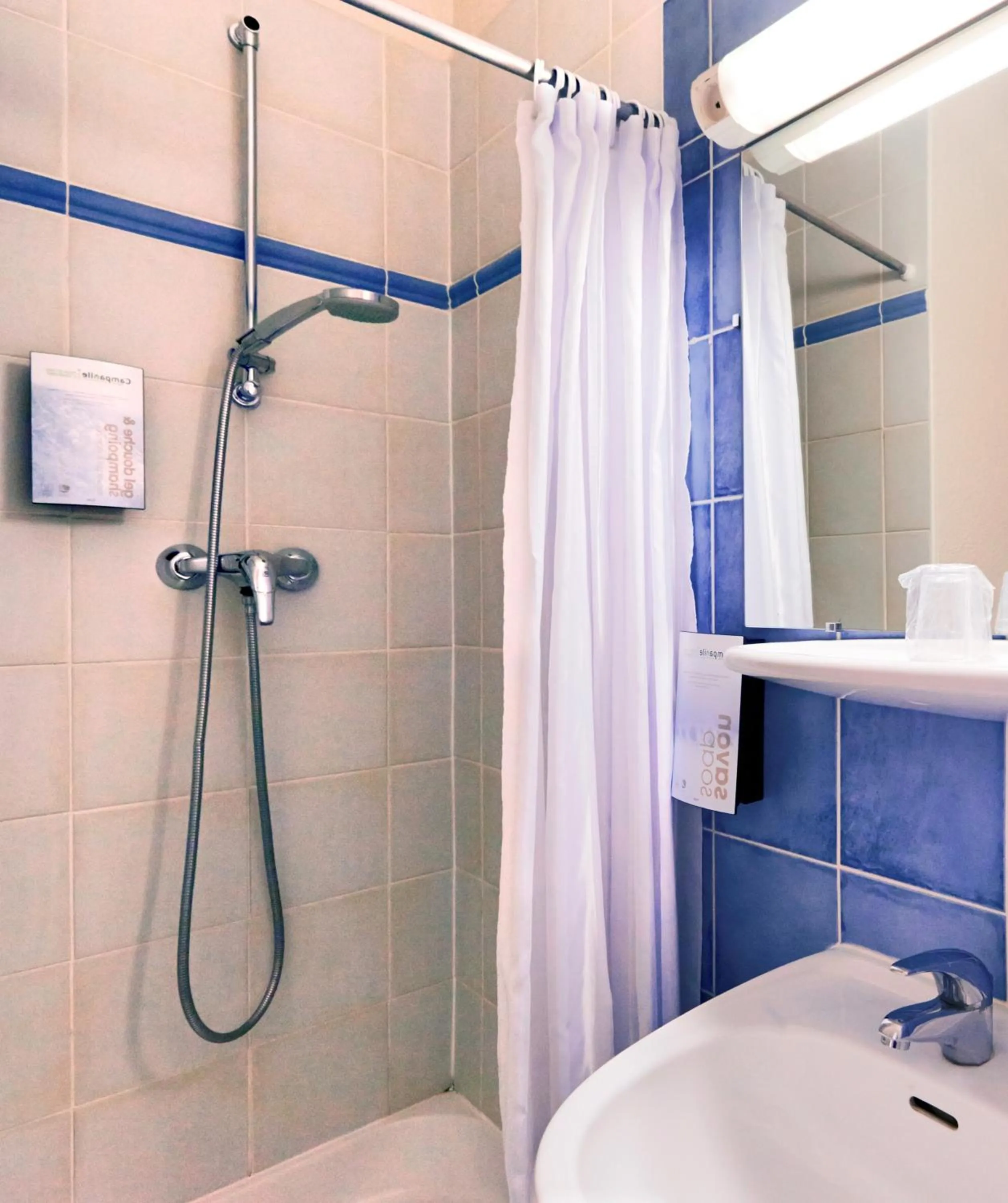 Bathroom in Kyriad Direct Le Bourget Gonesse