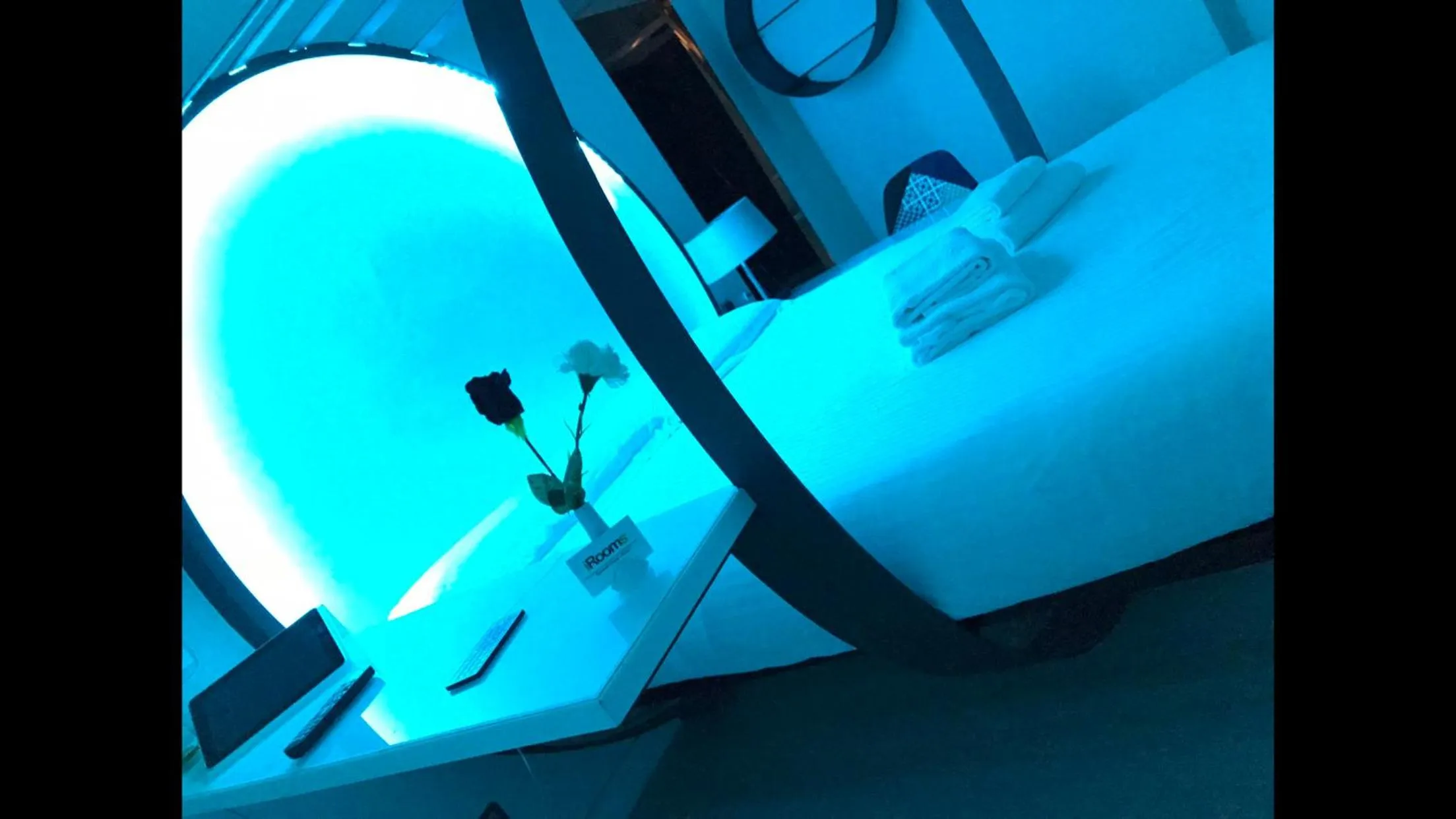 Bedroom, Bed in iRooms - Spanish Steps