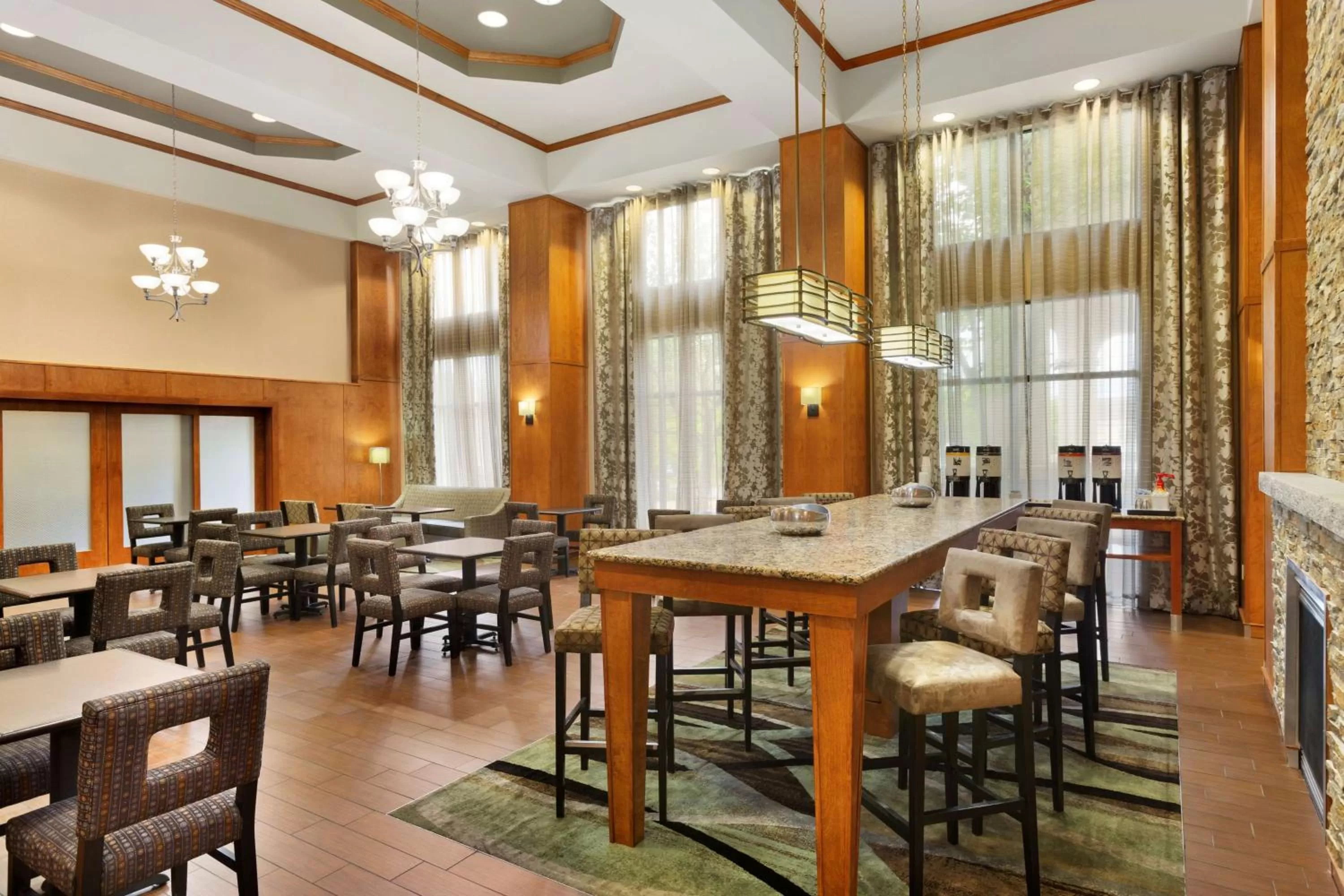 Lobby or reception in Hampton Inn & Suites by Hilton Manchester Bedford