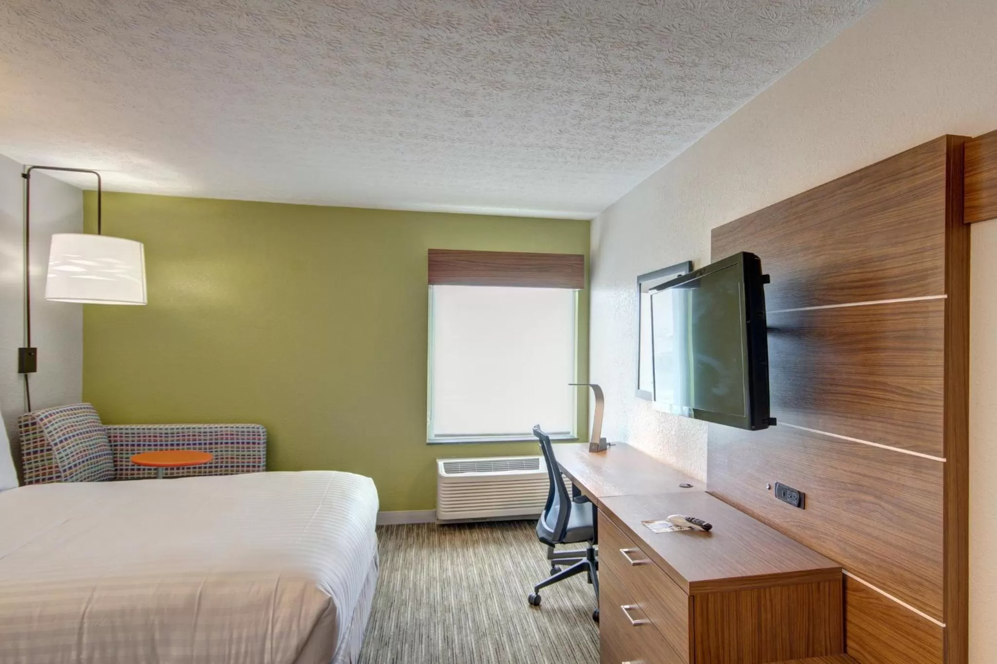 King Room - Mobility Access/Hearing Accessible in Holiday Inn Express Columbus South - Obetz, an IHG Hotel