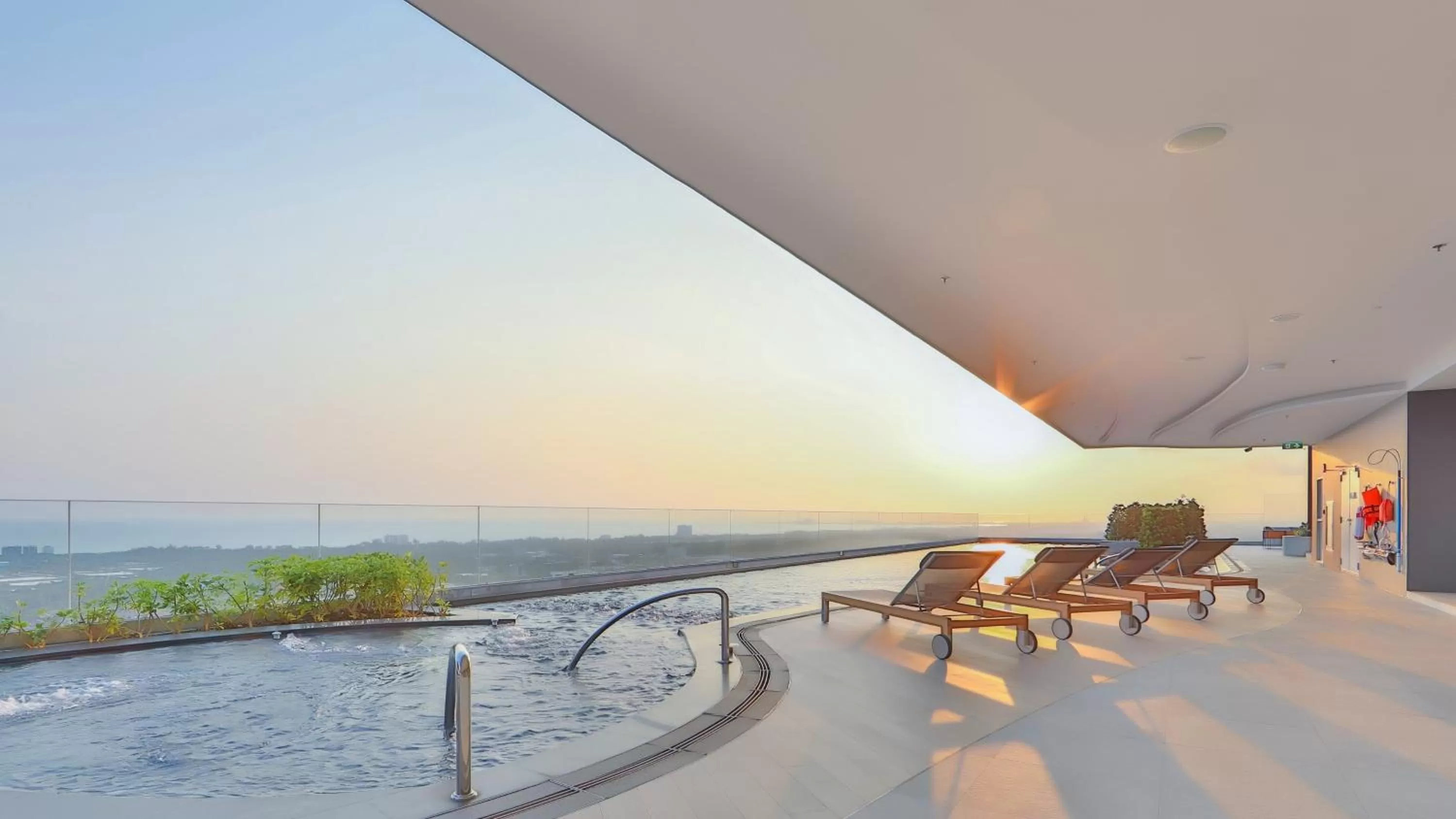 Swimming pool in Holiday Inn & Suites Rayong City Centre by IHG