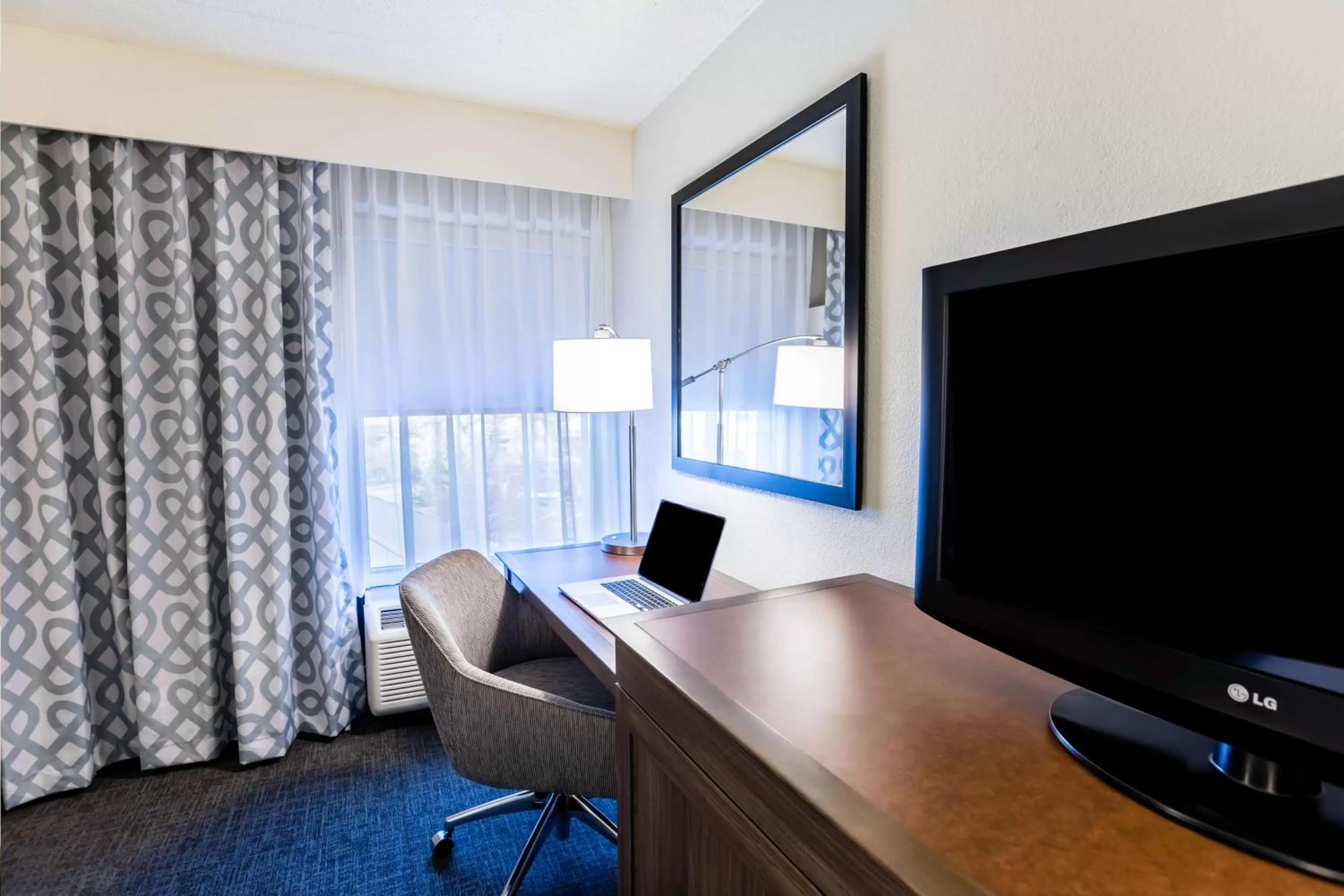 Bedroom in Hampton Inn St Charles St Peters