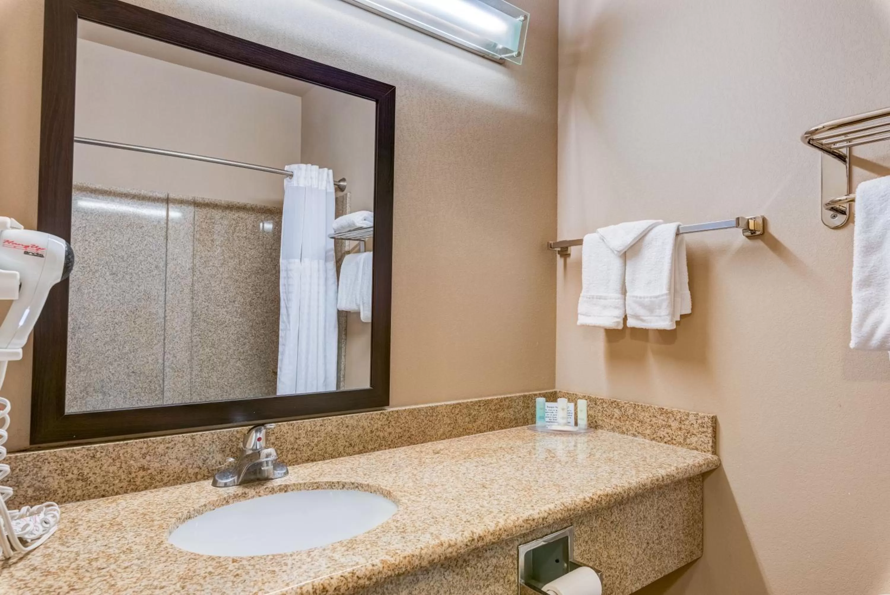 Bathroom in Grand Vista Hotel Parachute