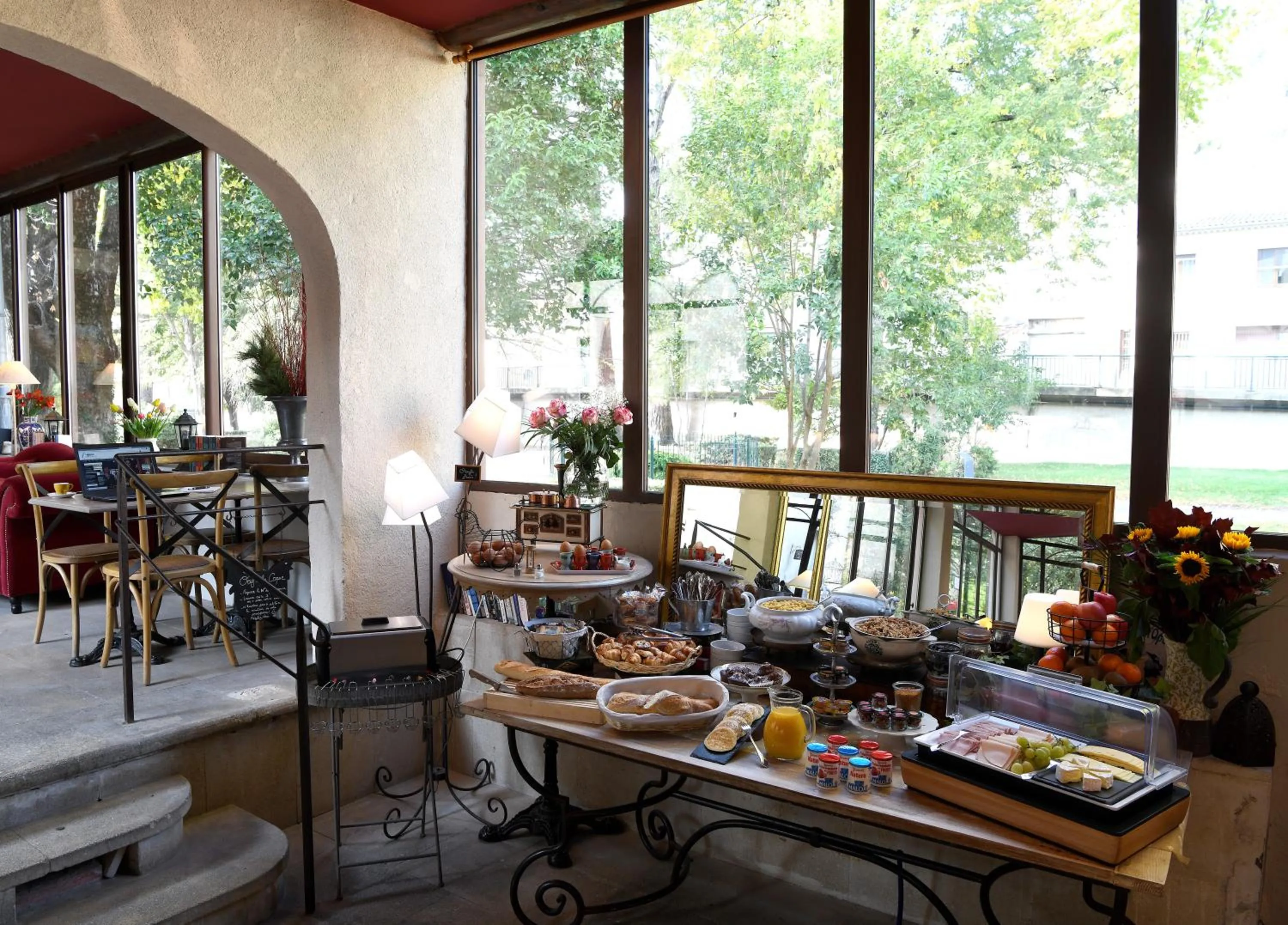 Breakfast in The Originals Boutique, Hôtel du Parc, Cavaillon