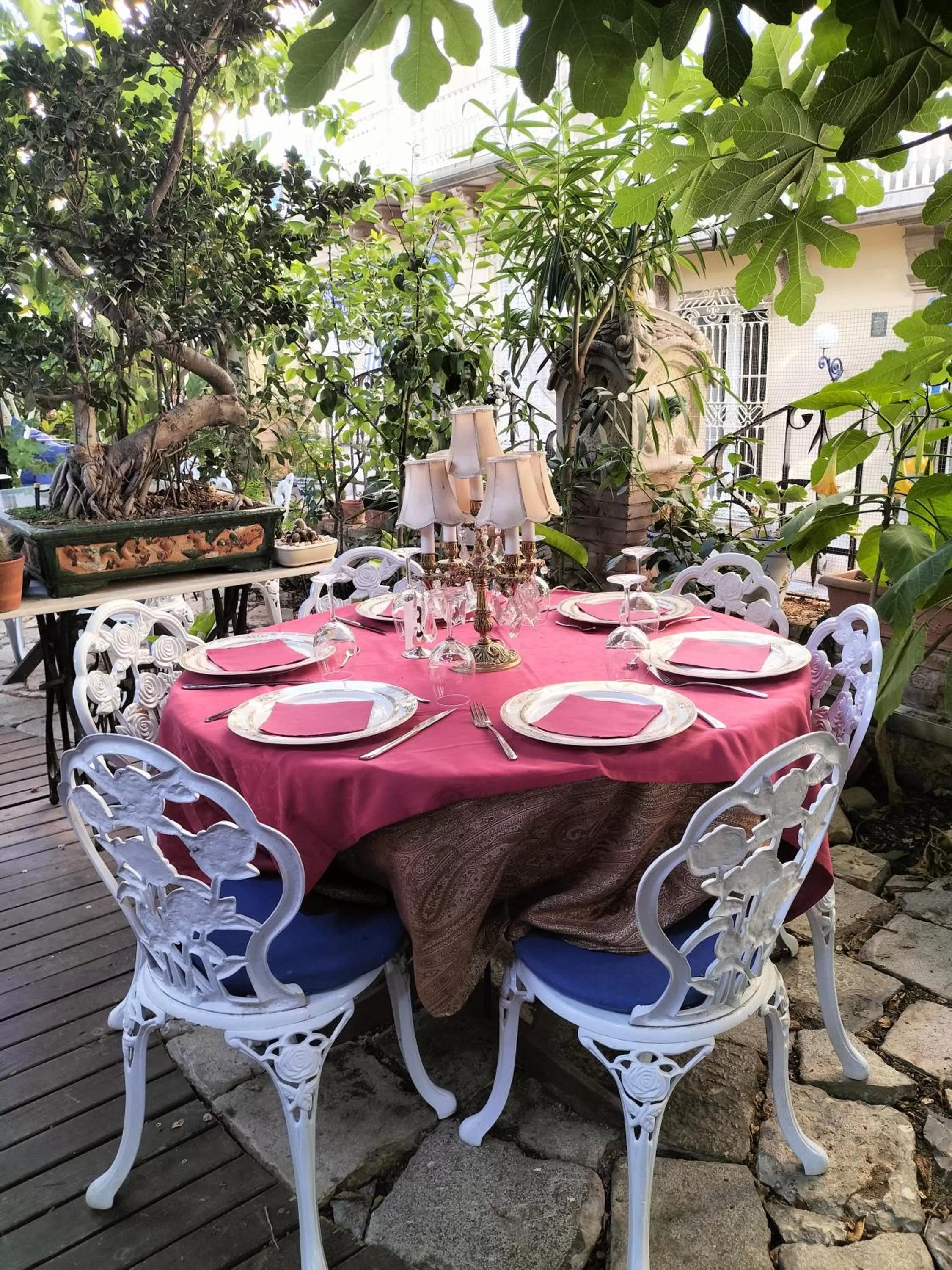 Restaurant/places to eat in Sitges Royal Rooms