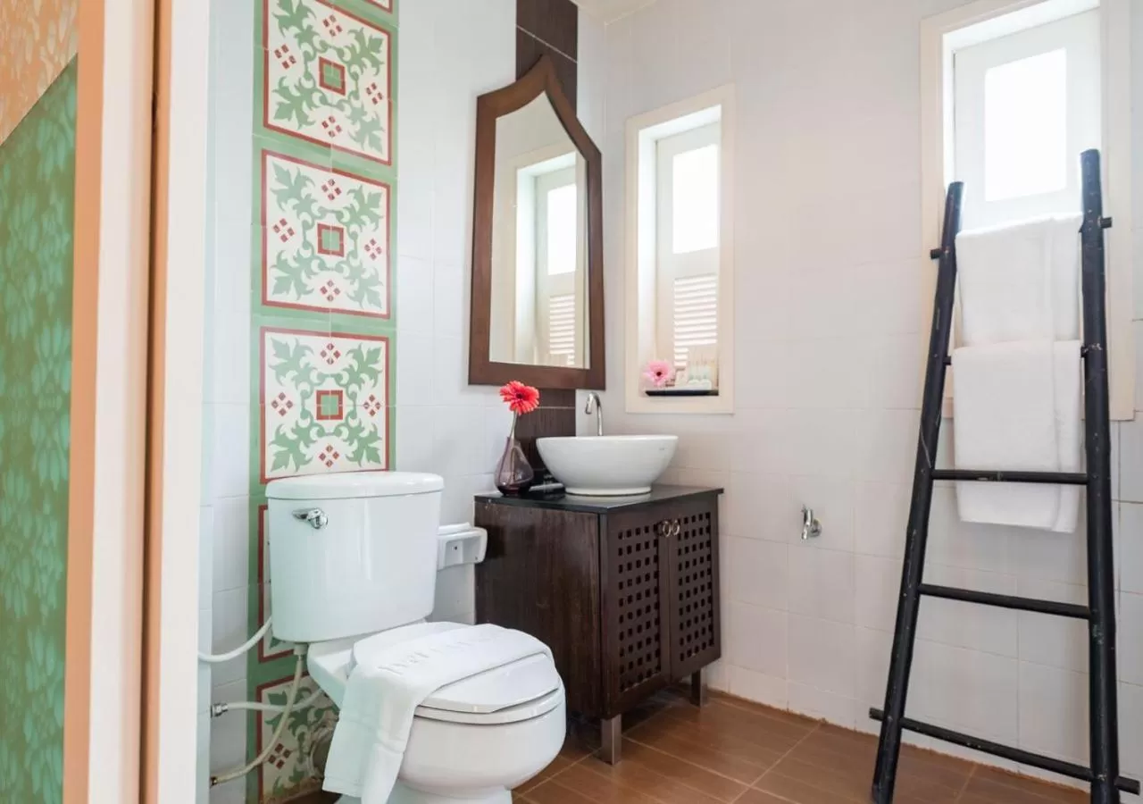 Toilet in D&D Inn Khaosan