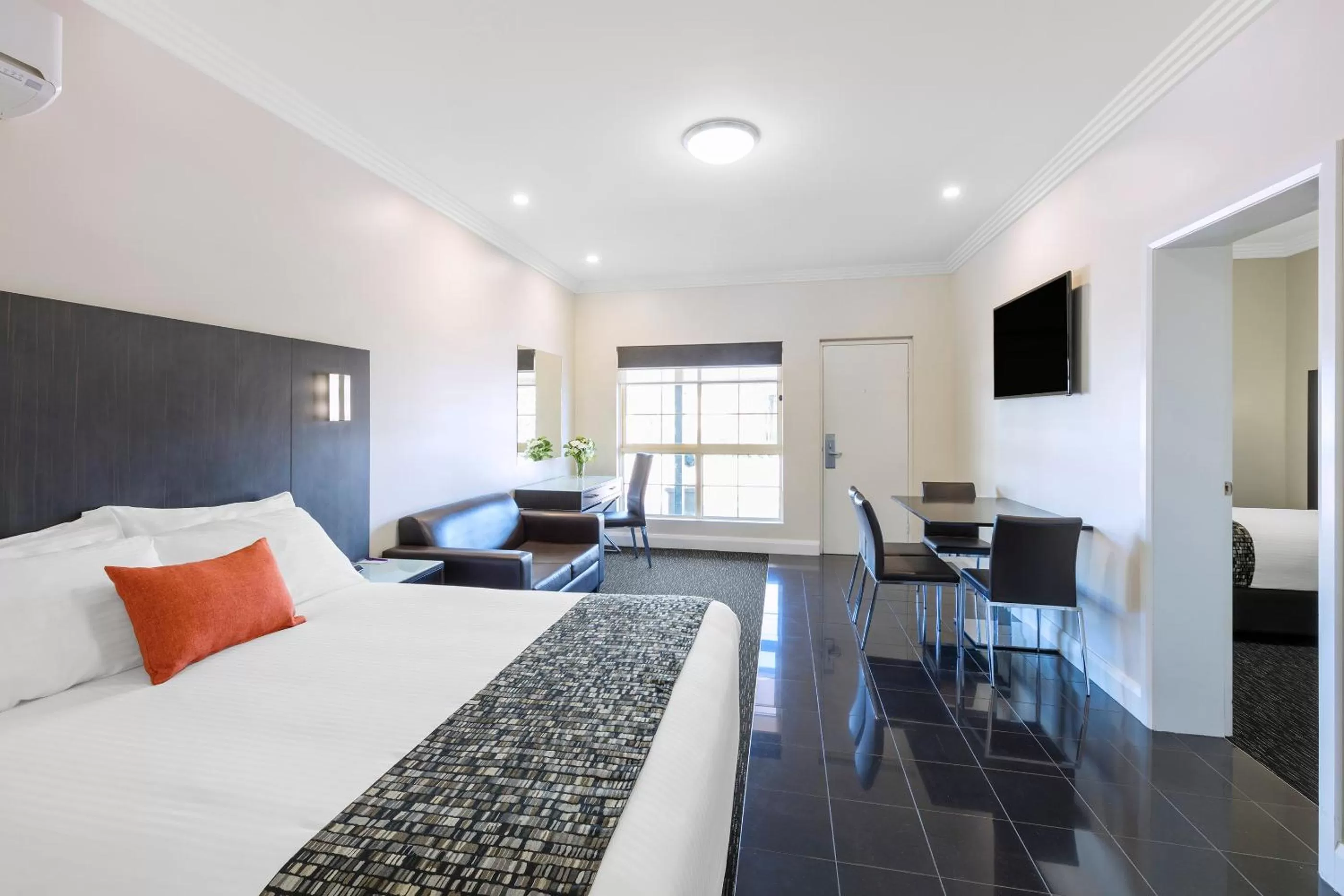 Bedroom, Bed in Mercure Goulburn