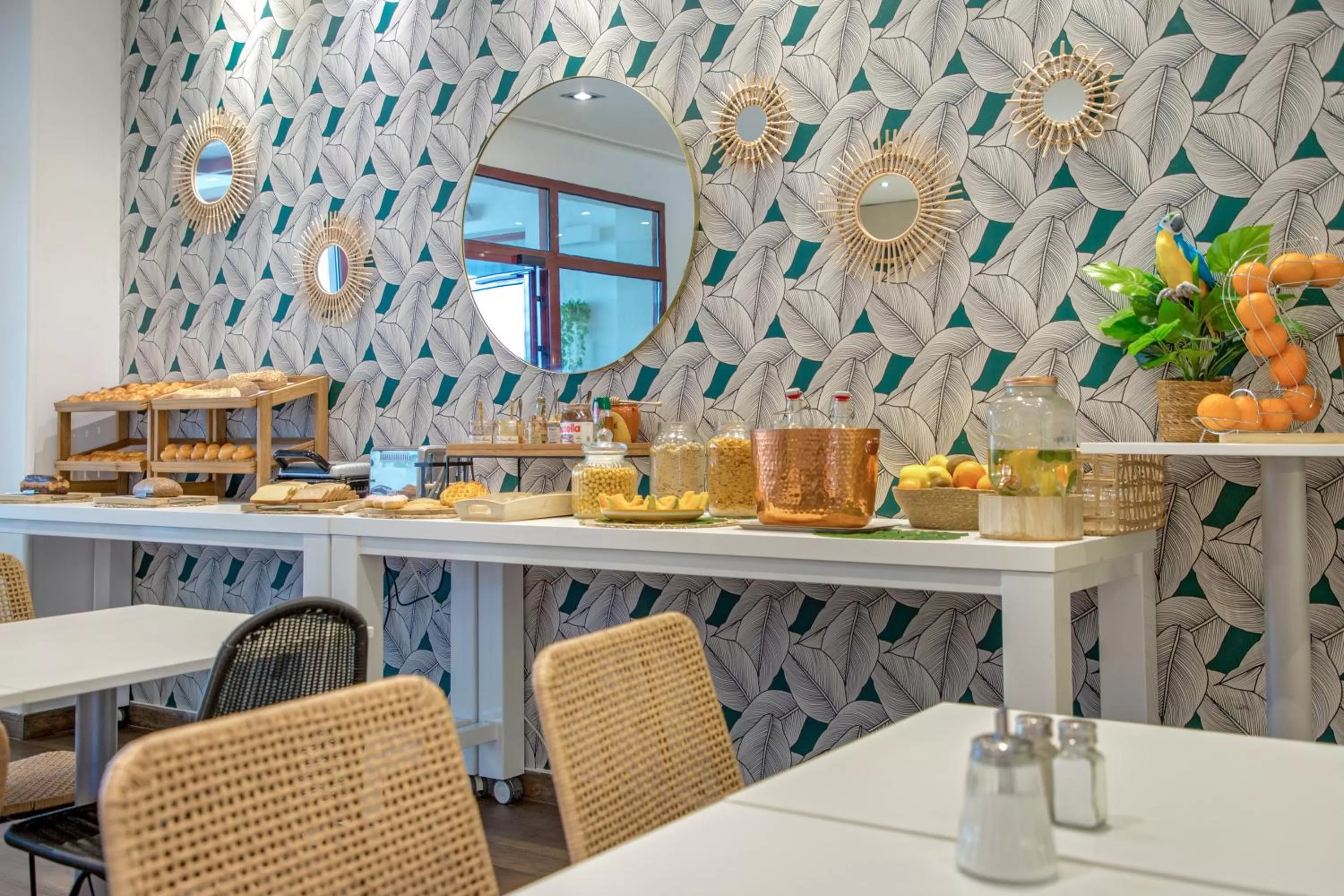 Breakfast in Novotel Suites Perpignan Centre - Grandes Suites & Confort Centre-Ville