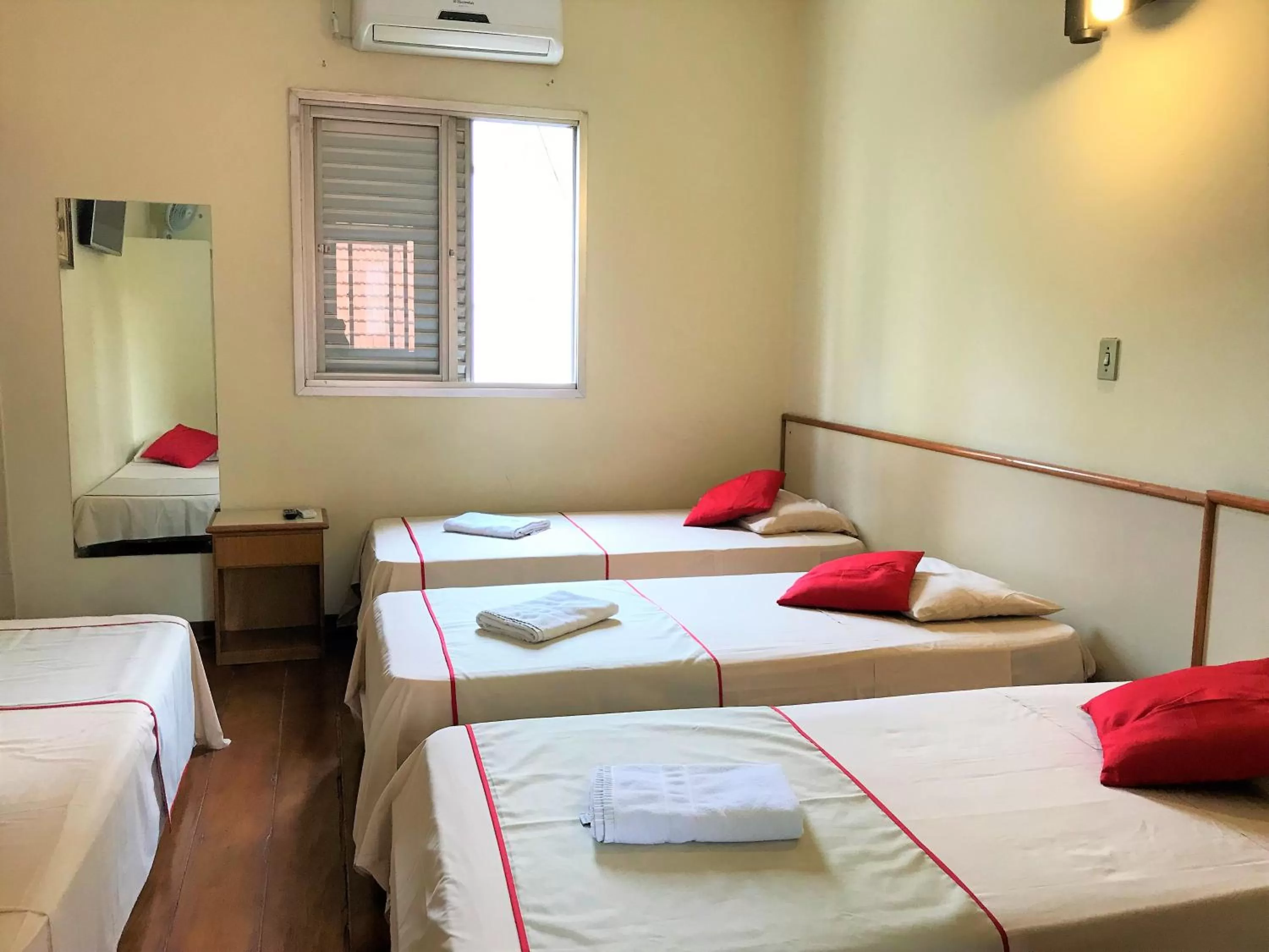 Bedroom, Bed in Hotel São Jorge São Paulo - Próximo a 25 de março, região do Brás, fácil acesso ao Expo Center Norte e Mercado Municipal SP