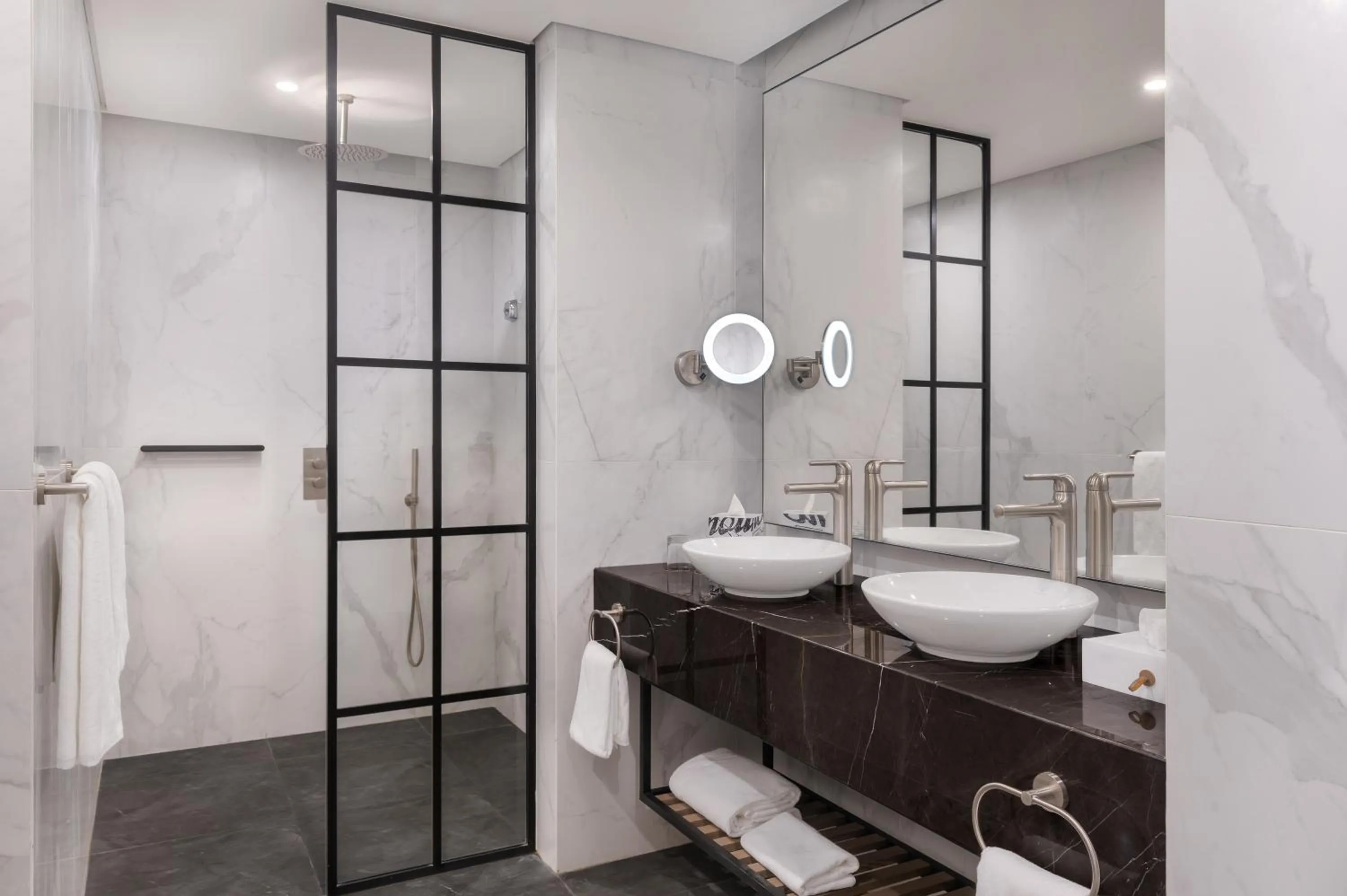 Shower in Paramount Hotel Midtown