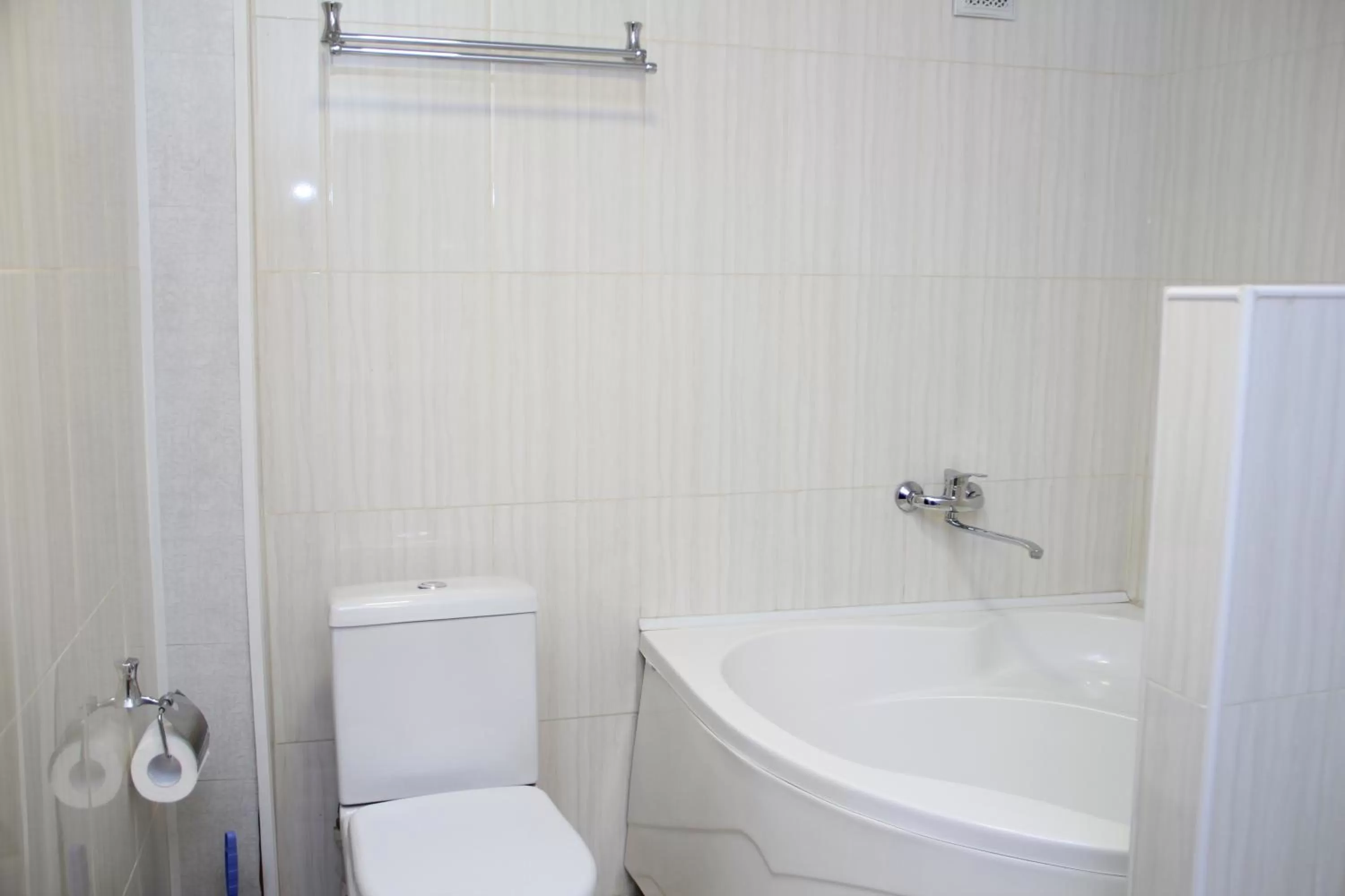 Shower in Anvar's Guests