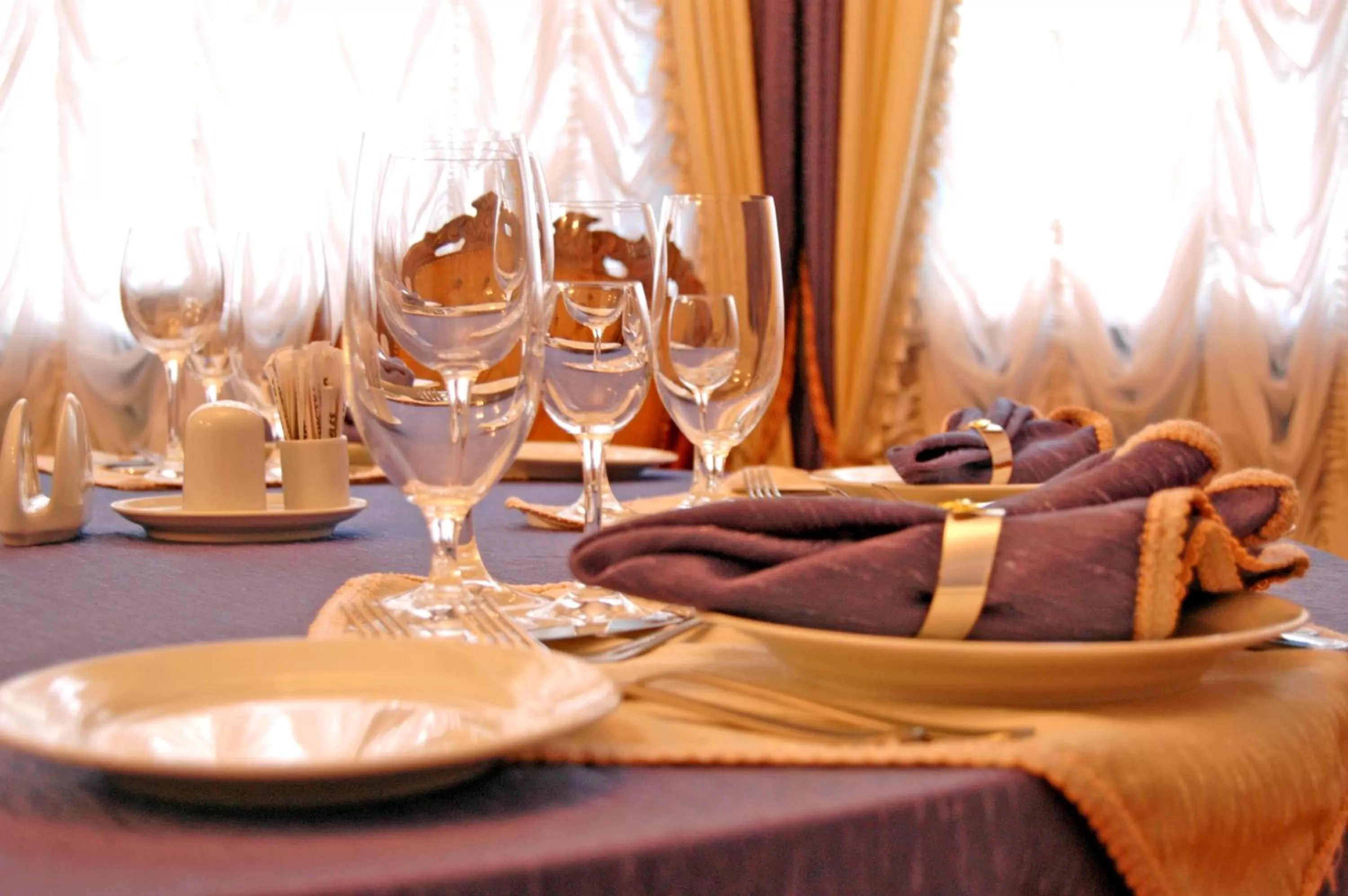 Restaurant/places to eat in Hotel Prydesnyansky