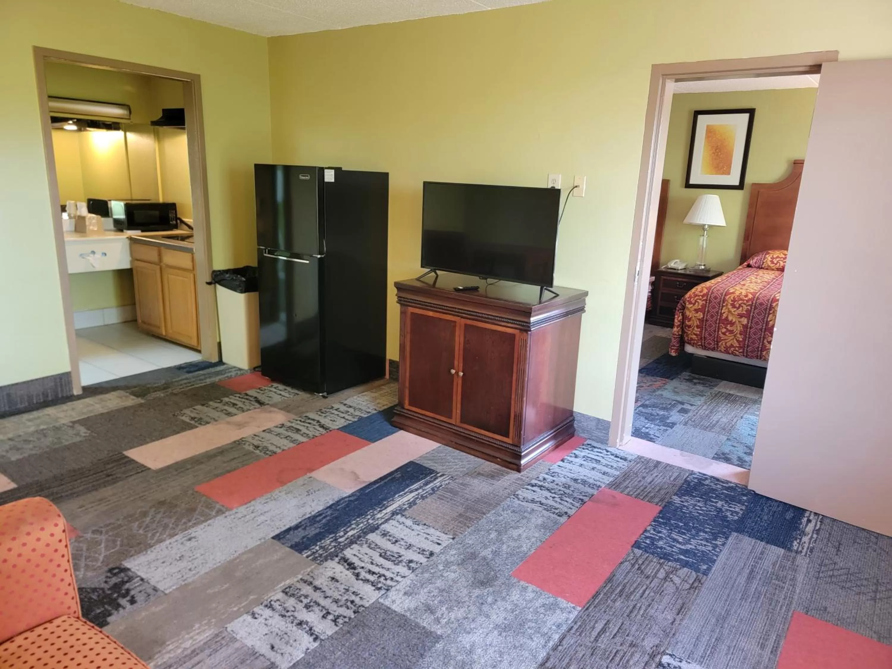 Bed in Studio 9 Inn & Suites