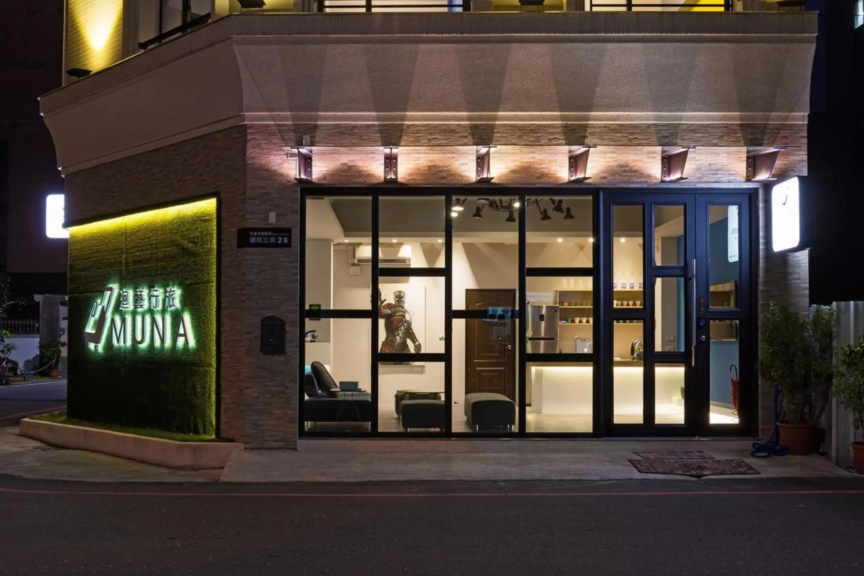 Facade/entrance in MUNA Hostel