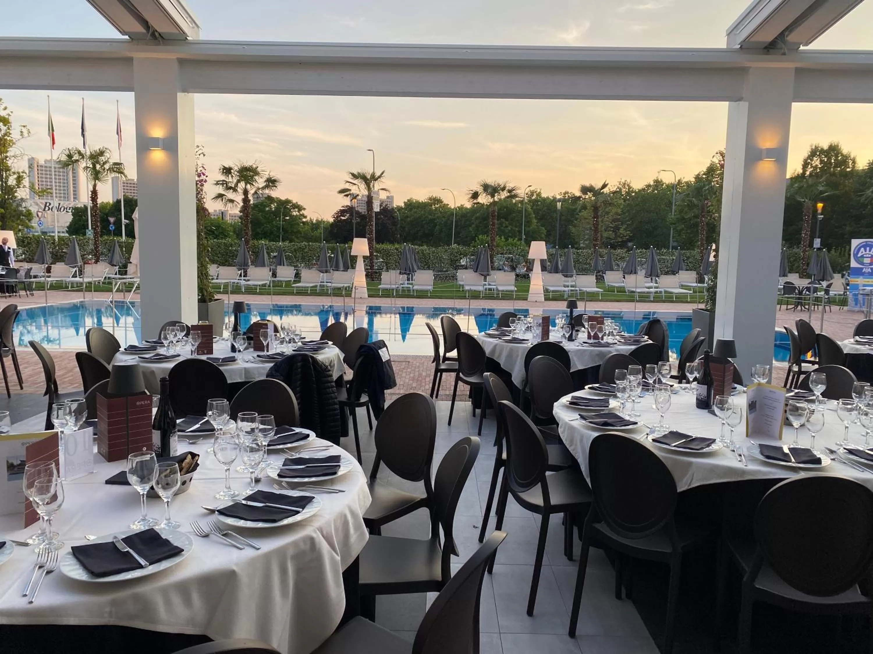 Restaurant/places to eat in The Sydney Hotel