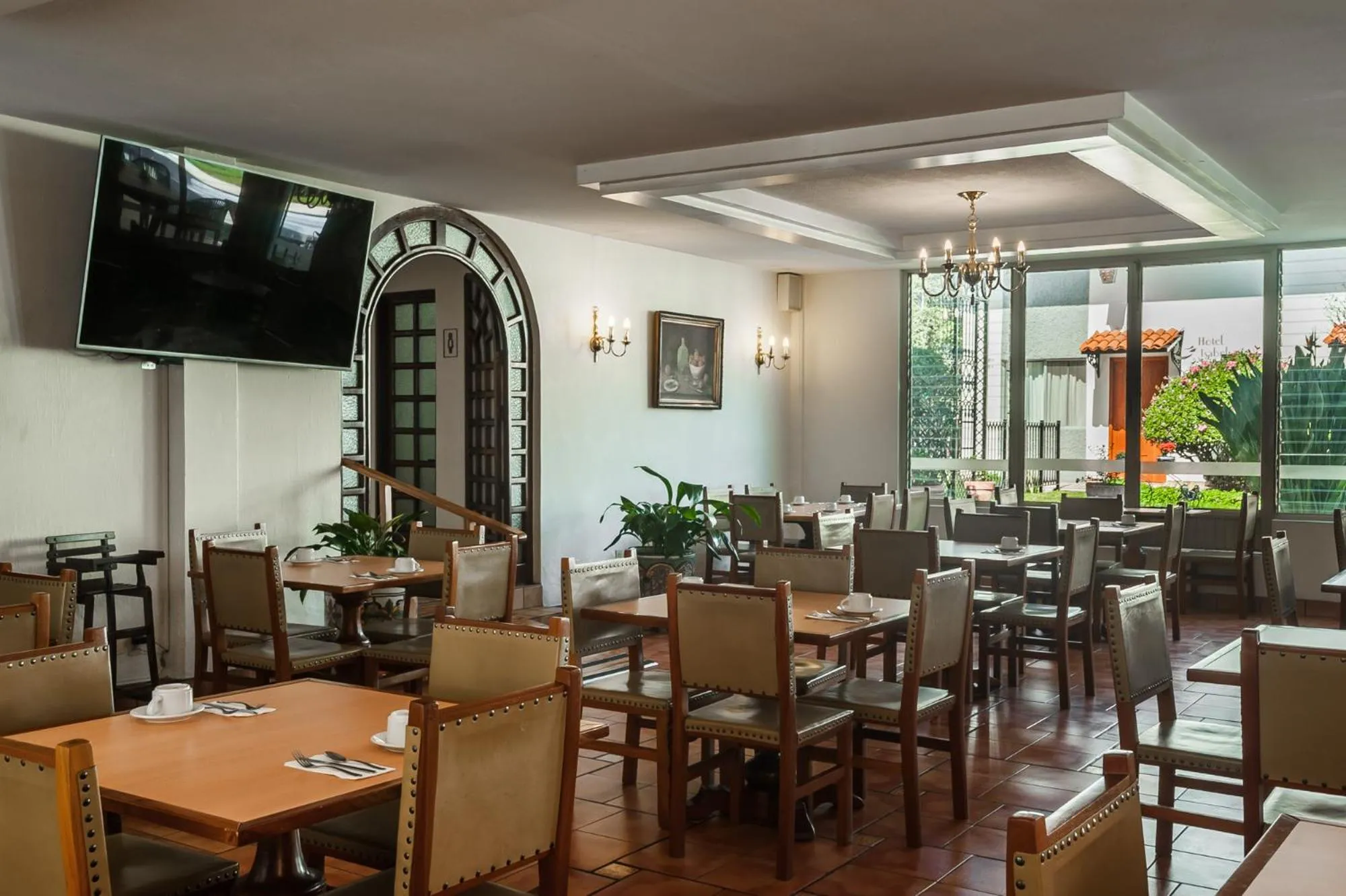 Restaurant/places to eat in Hotel Isabel