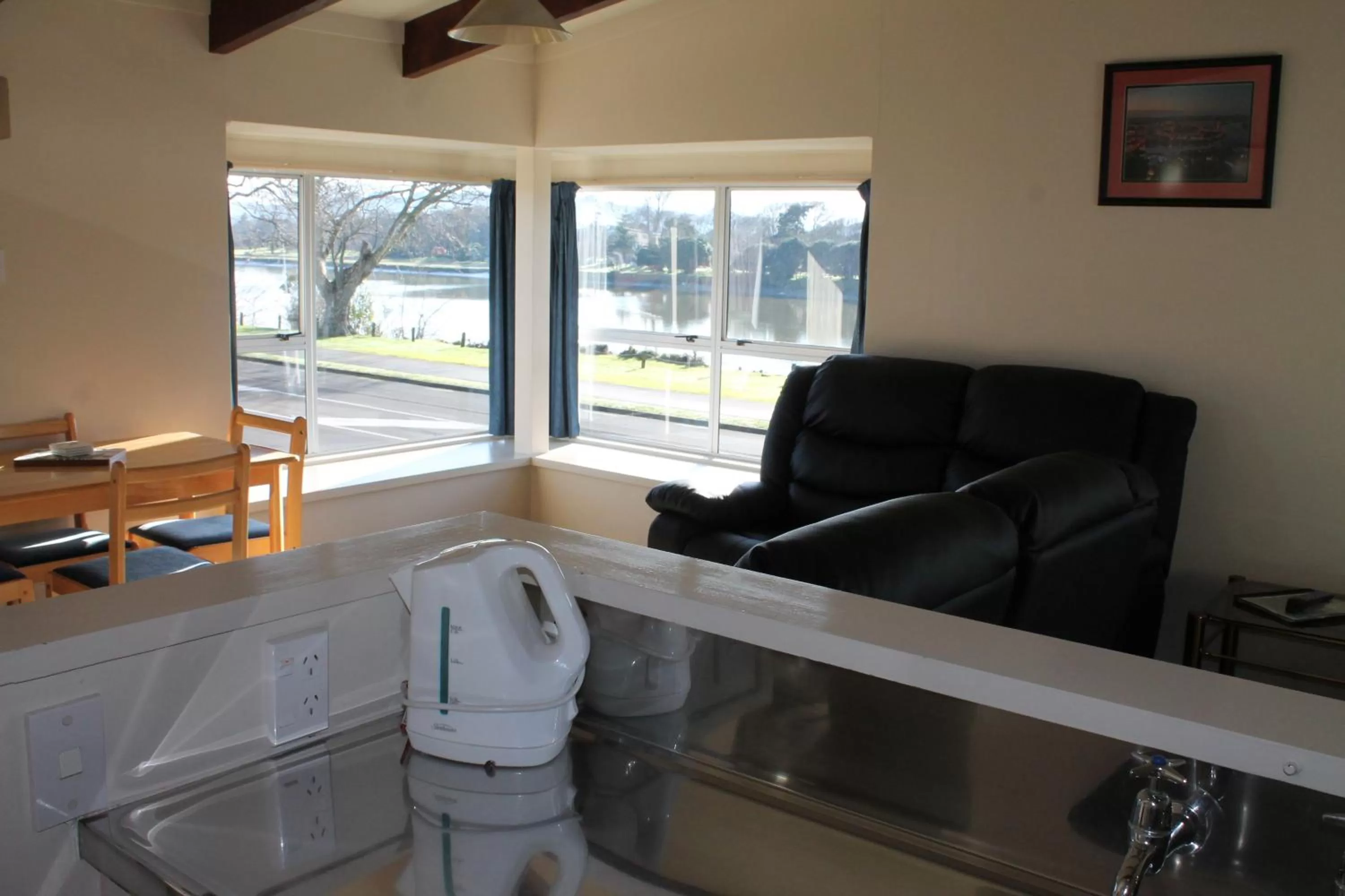 Living room in Riverview Motel