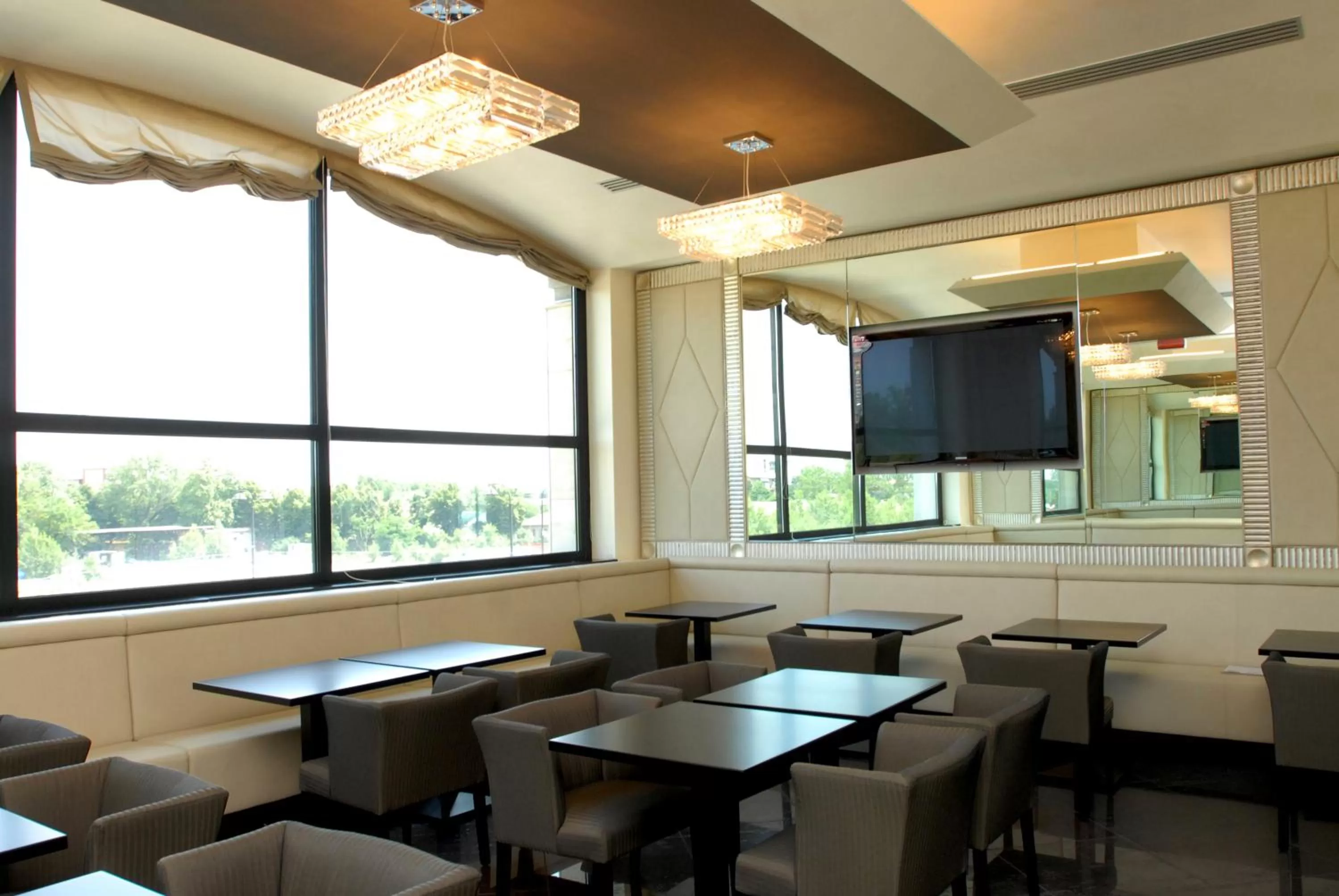 Communal lounge/ TV room in Grand Hotel Duca Di Mantova