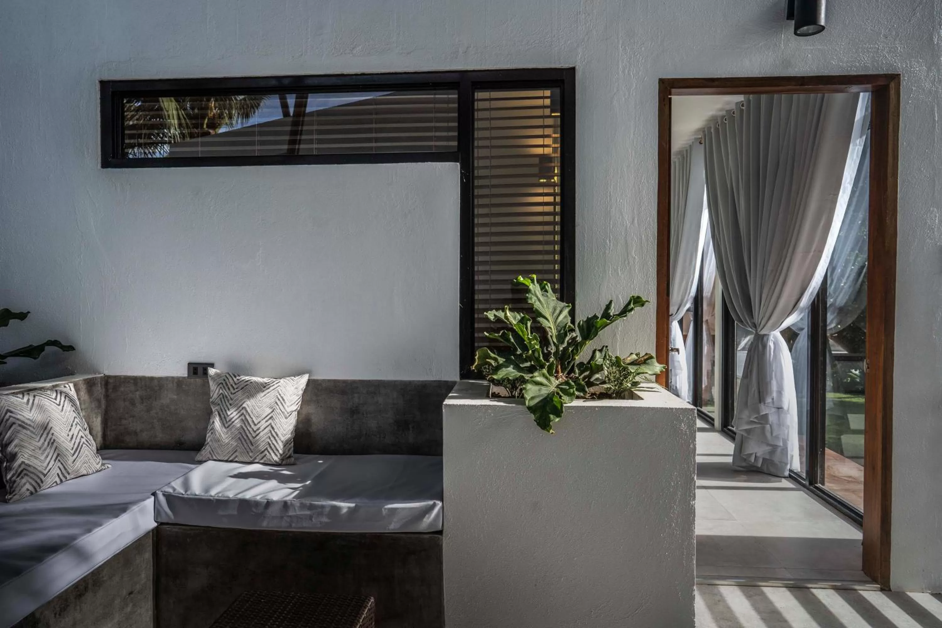 Facade/entrance in Bird of Paradise