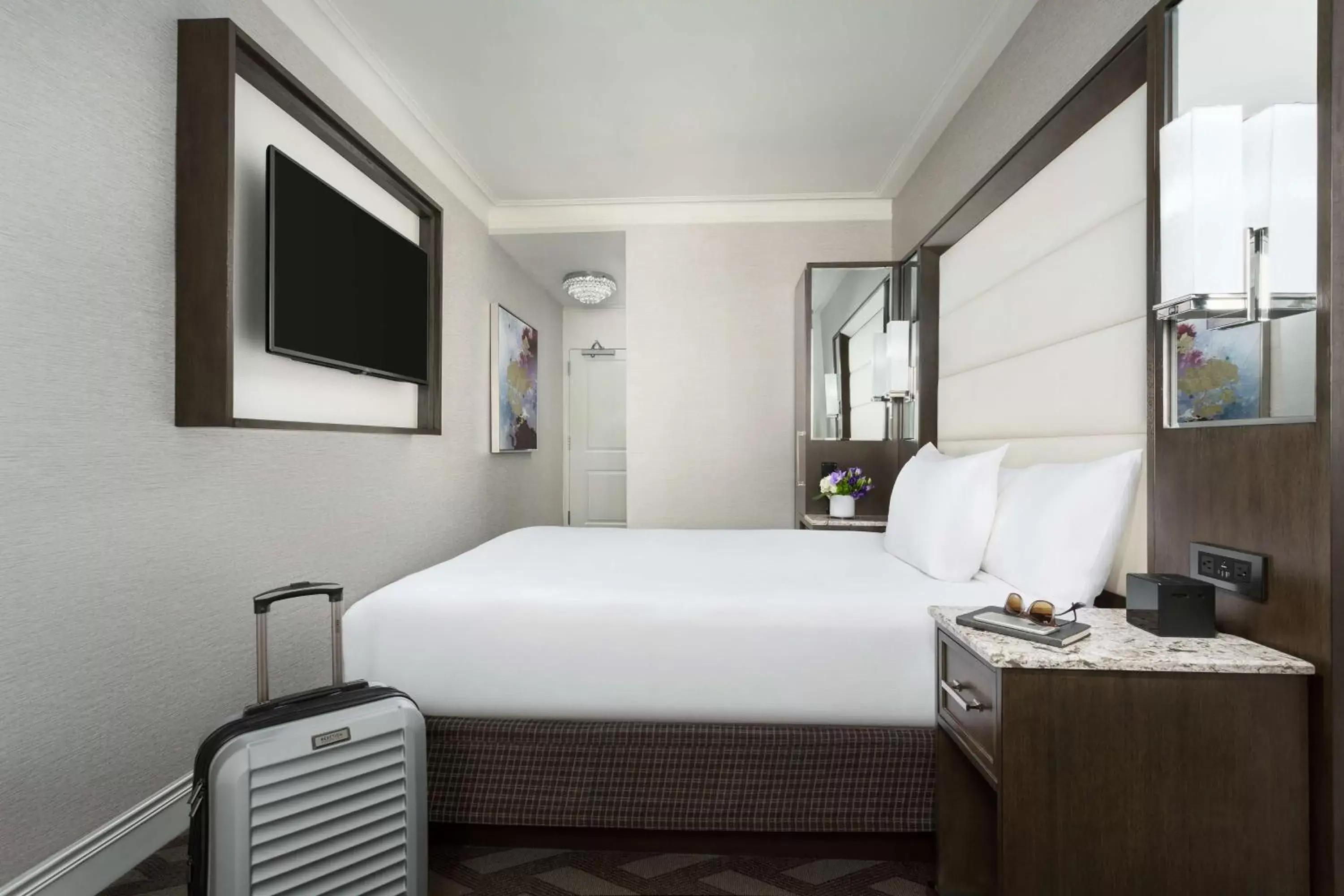 Wicked Small - 1 King in Hilton Boston Park Plaza Wicked Small - 1 King in Hilton Boston Park Plaza