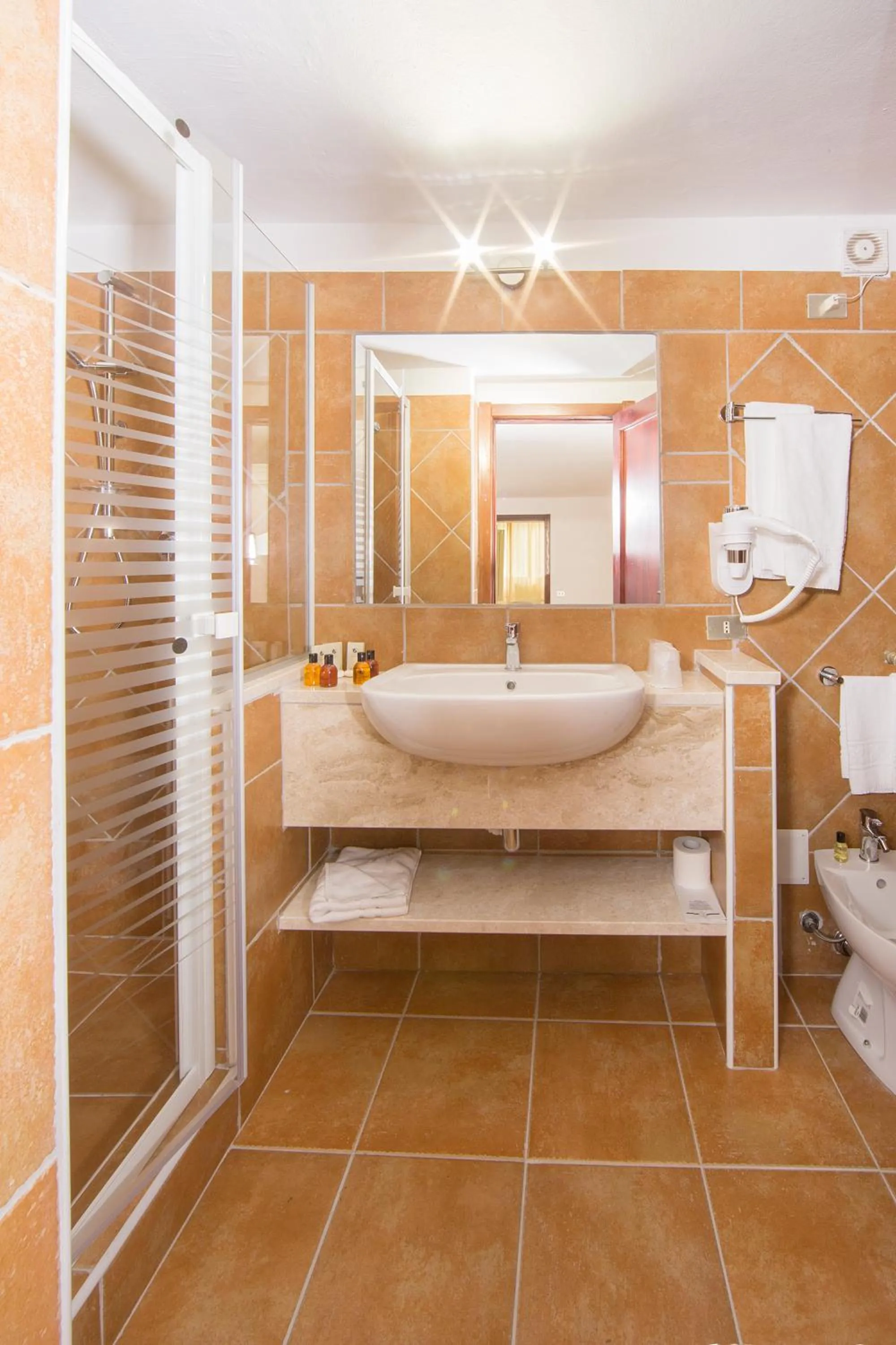Bathroom, Bed in Colonna Beach Hotel Marinella